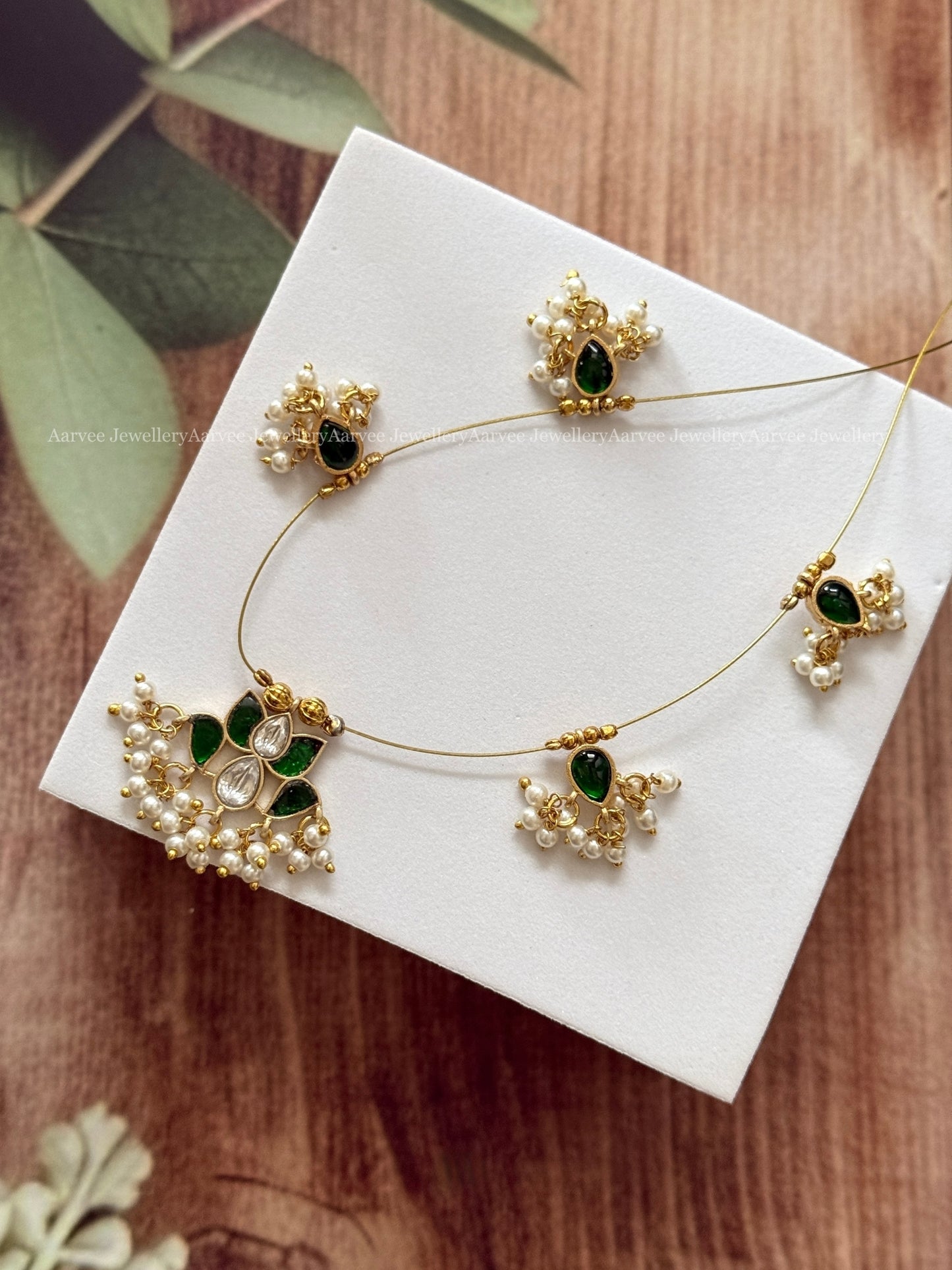 INVISIBLE CHAIN WITH LOTUS PENDANT IN GREEN / WHITE KUNDAN STONE