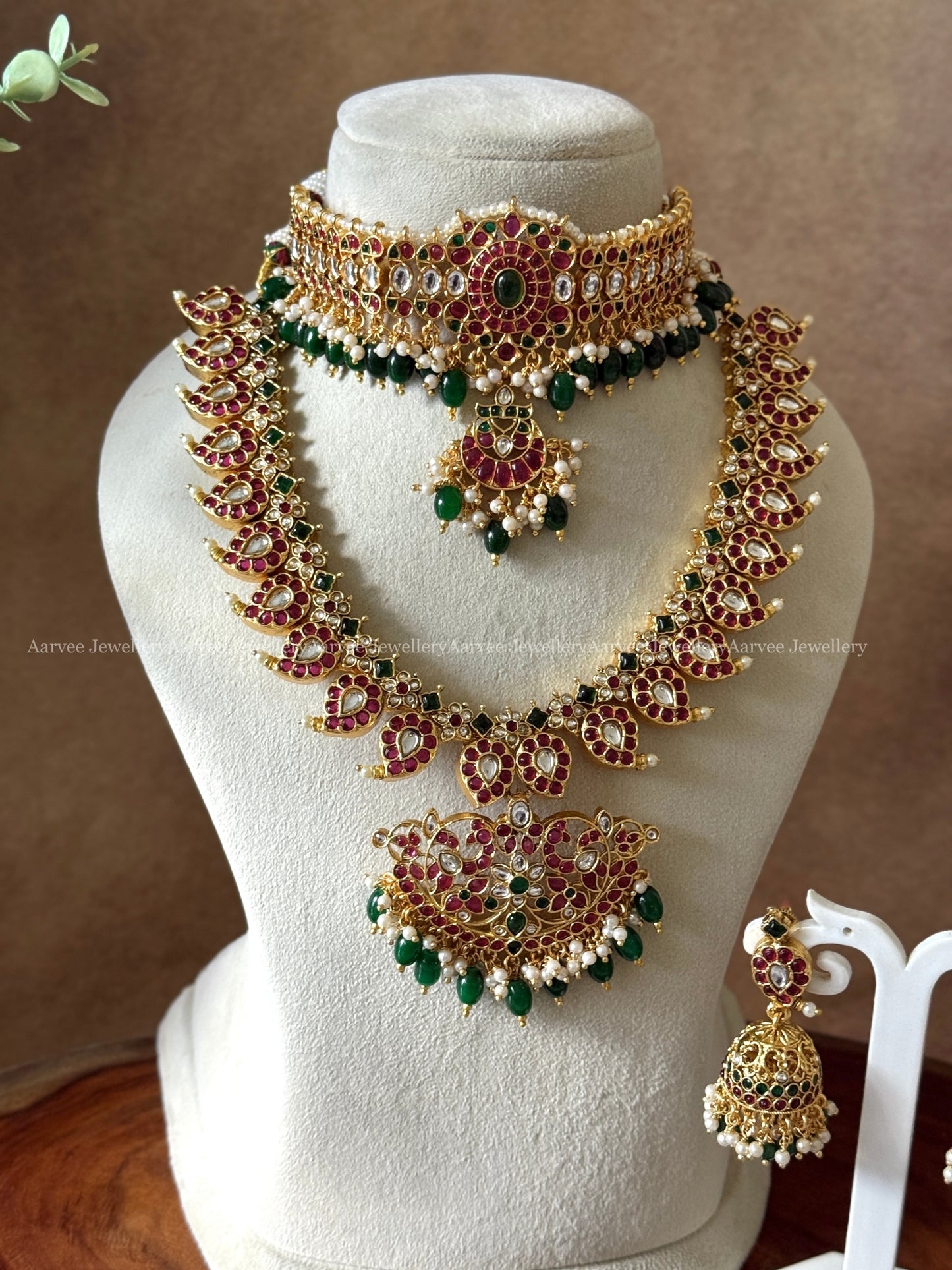 COMBO - KEMP SINGLE PENDANT CHOKER WITH RUBY STONE MANGO NECKLACE SET - GREEN BEADS