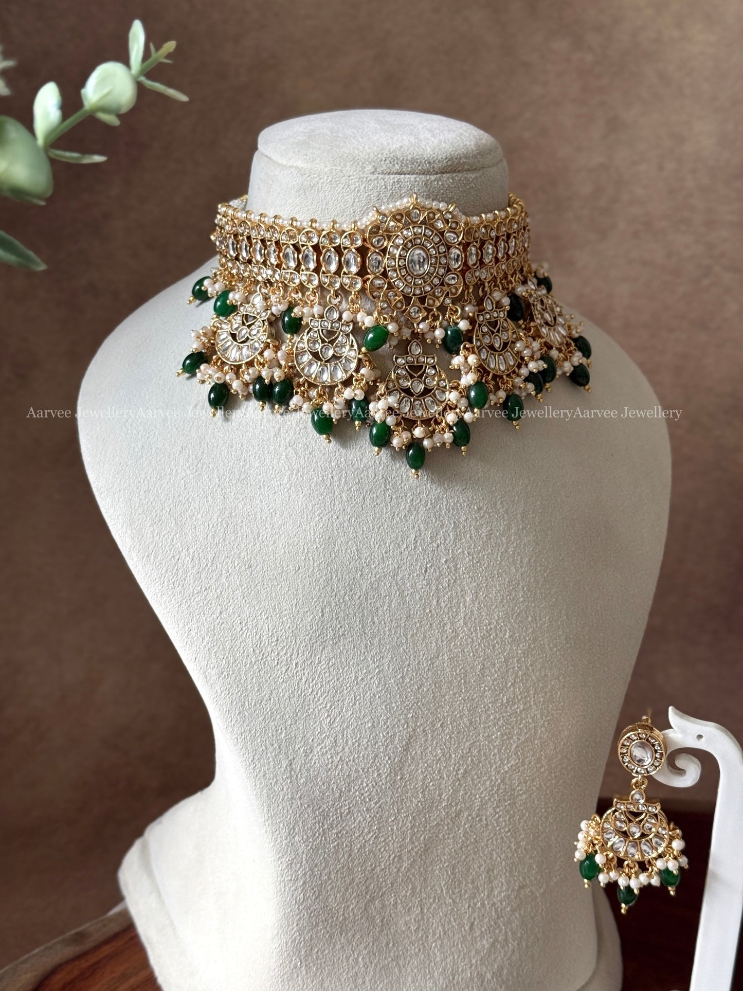PREMIUM KEMP WHITE STONES MULTI PENDANT CHOKER SET WITH GREEN BEADS