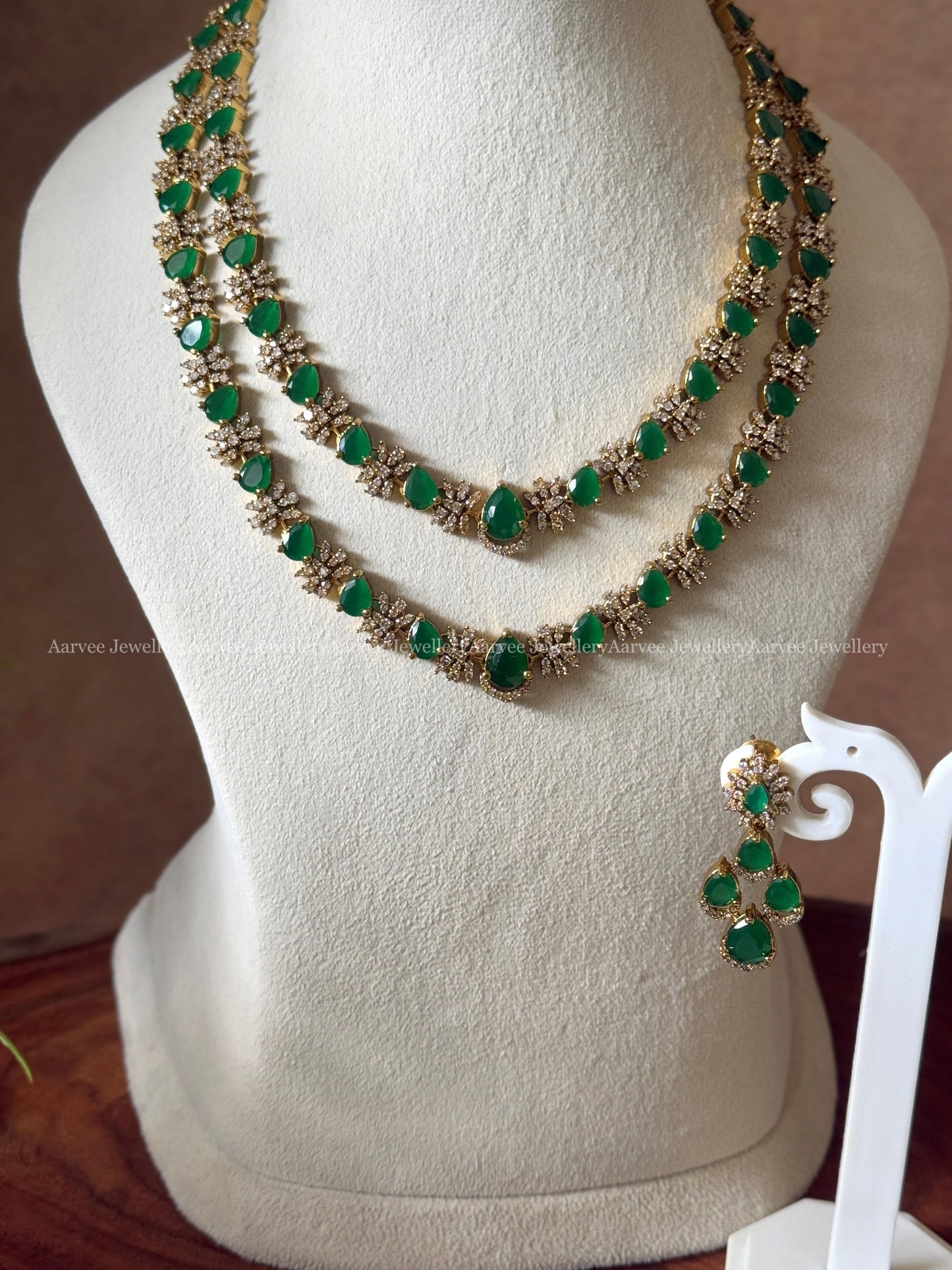 GREEN STONES VICTORIAN TWO LAYERED NECKLACE SET