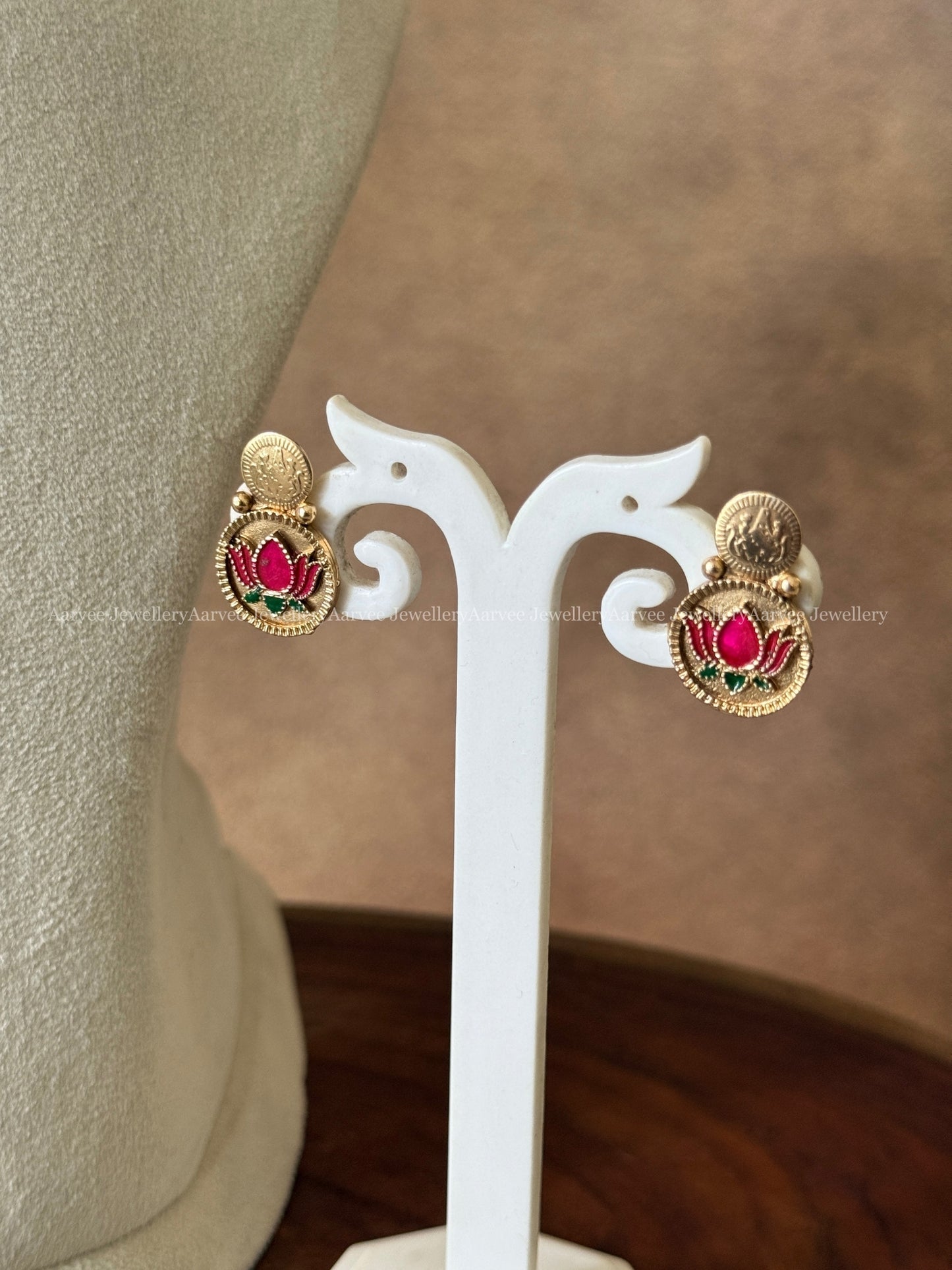 ELEGANT PINK LOTUS AND COIN NECKLACE SET