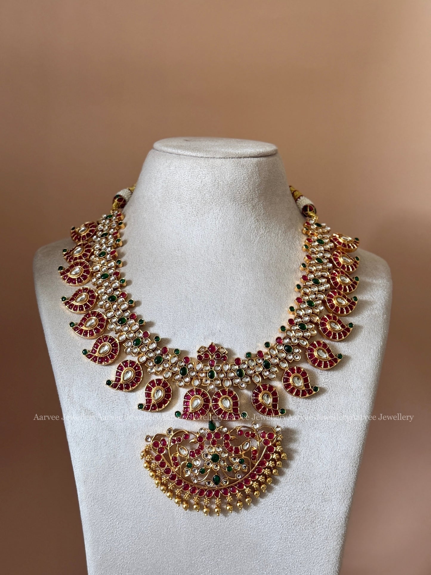 A CLASSIC MANGO MOTIF NECKLACE SET WITH KEMP RUBY / WHITE STONES