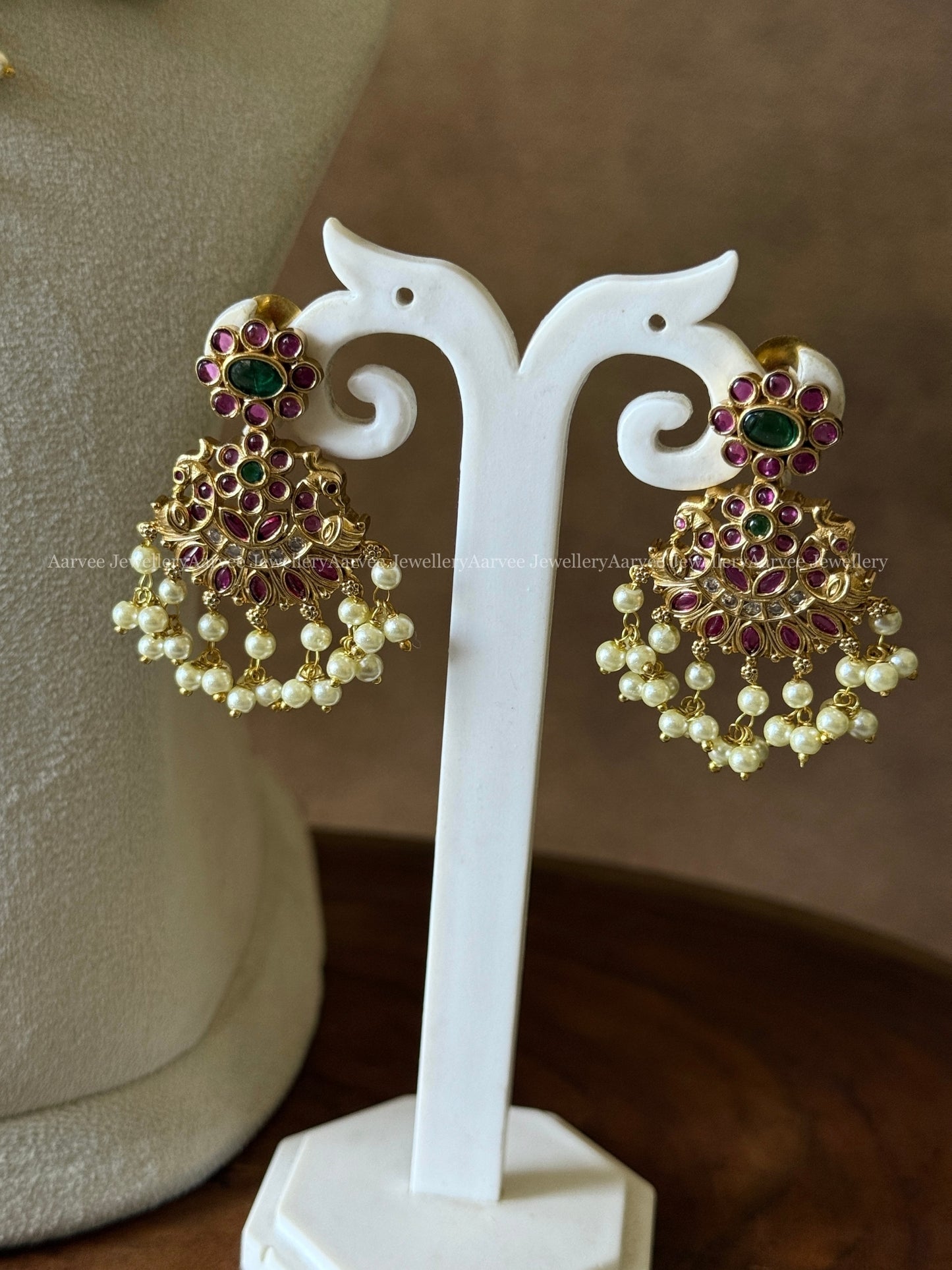 FLORAL GUTTA PUSALU NECKLACE SET WITH PEARLS