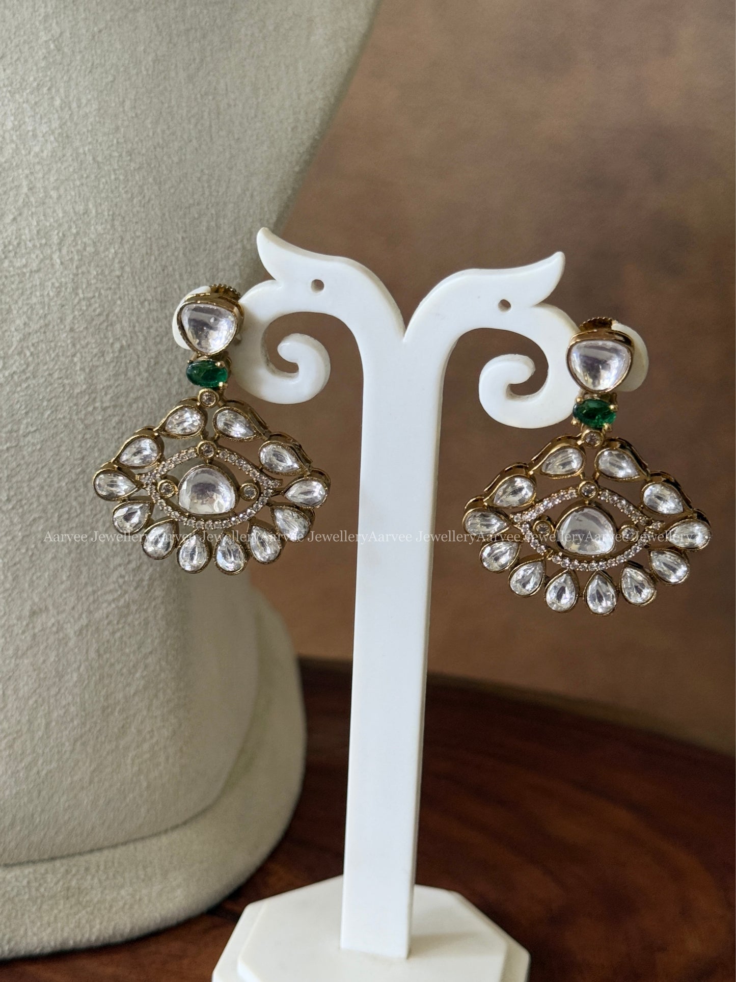 VICTORIAN TWO LAYER WHITE & GREEN STONE NECKLACE SET