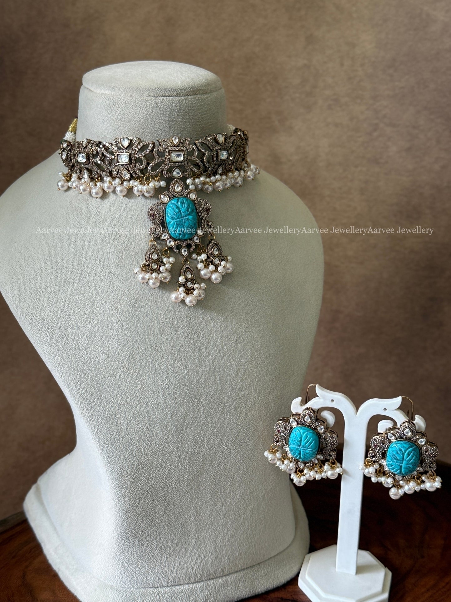 VICTORIAN CHOKER SET WITH TURQUOISE BLUE STONE