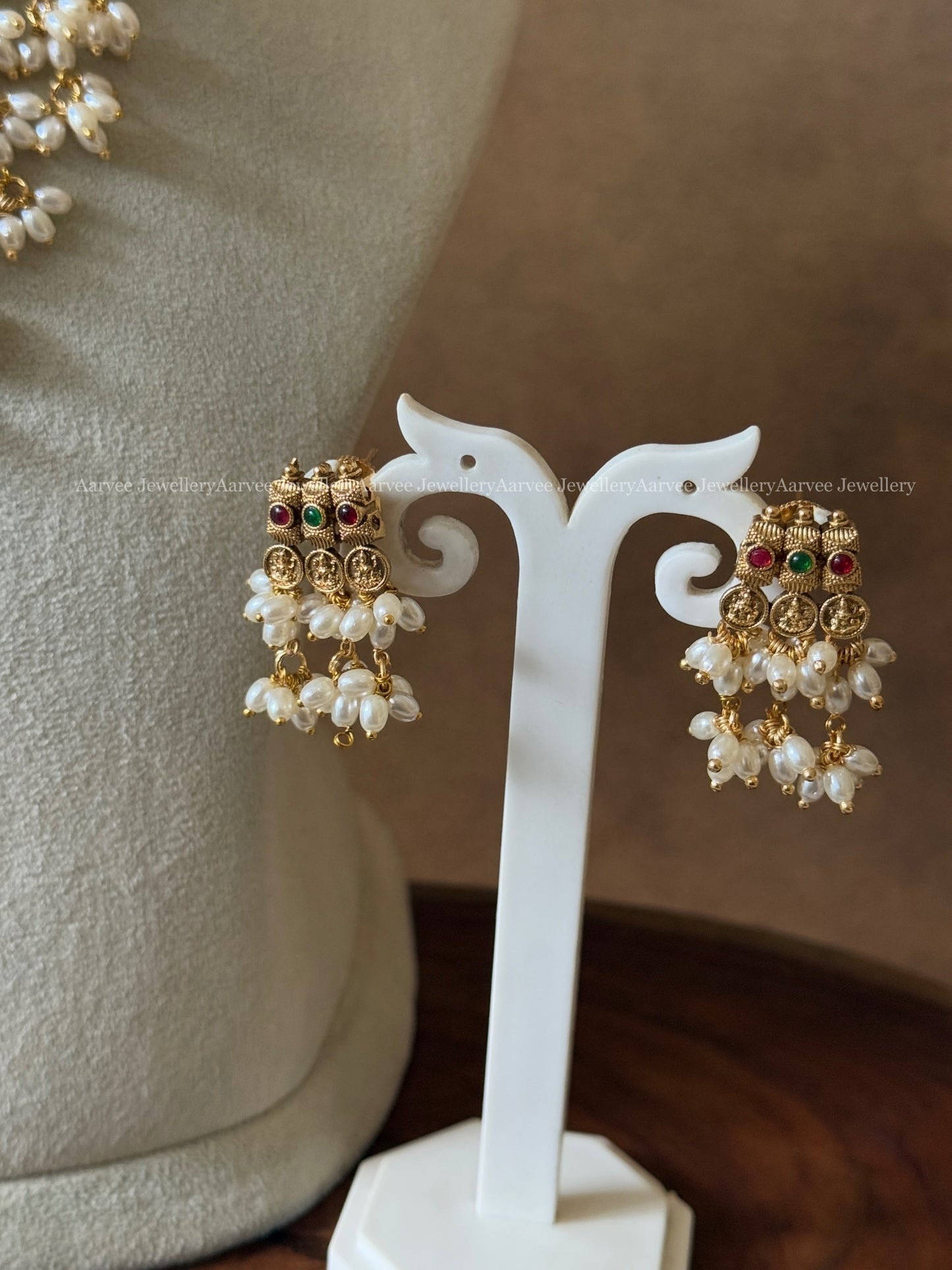 GOLD FINISH LAYERED PEARL NECKLACE SET