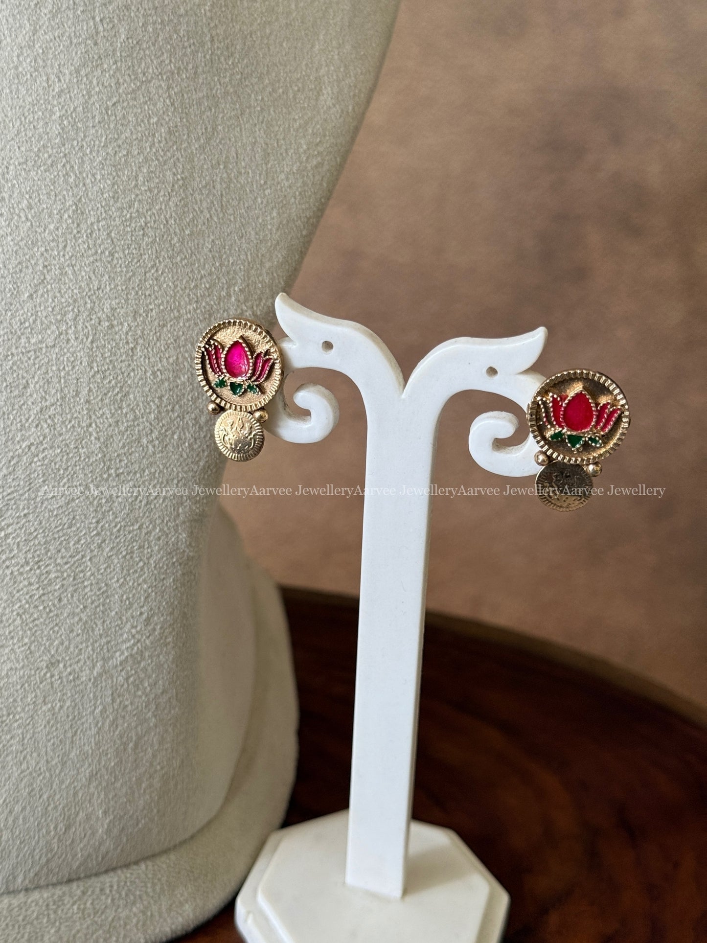 GOLD CHAIN NECKLACE SET WITH PINK LOTUS & COIN DESIGN