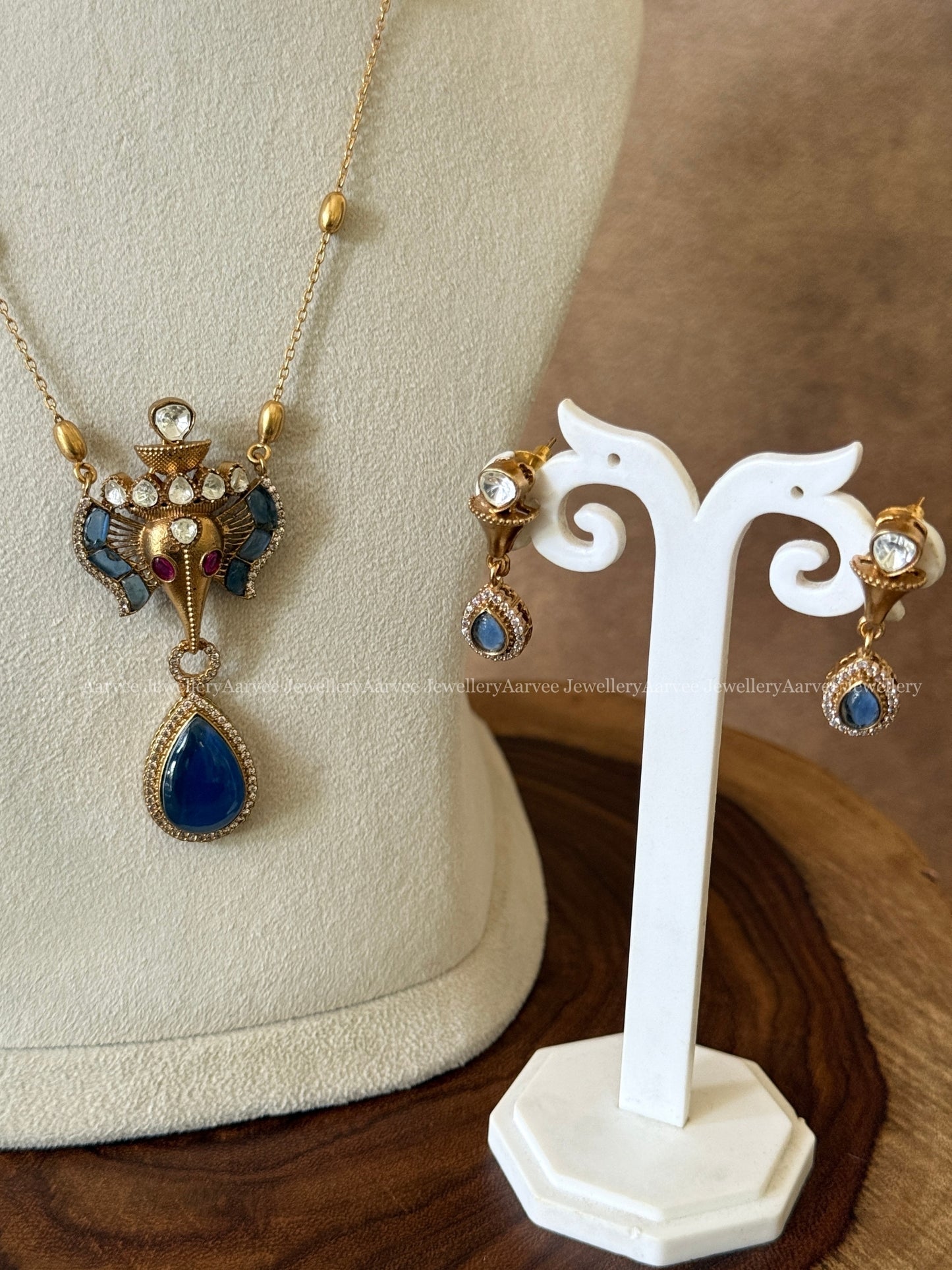 GOLD MID LENGTH CHAIN SET WITH ELEPHANT PENDANT IN BLUE STONES