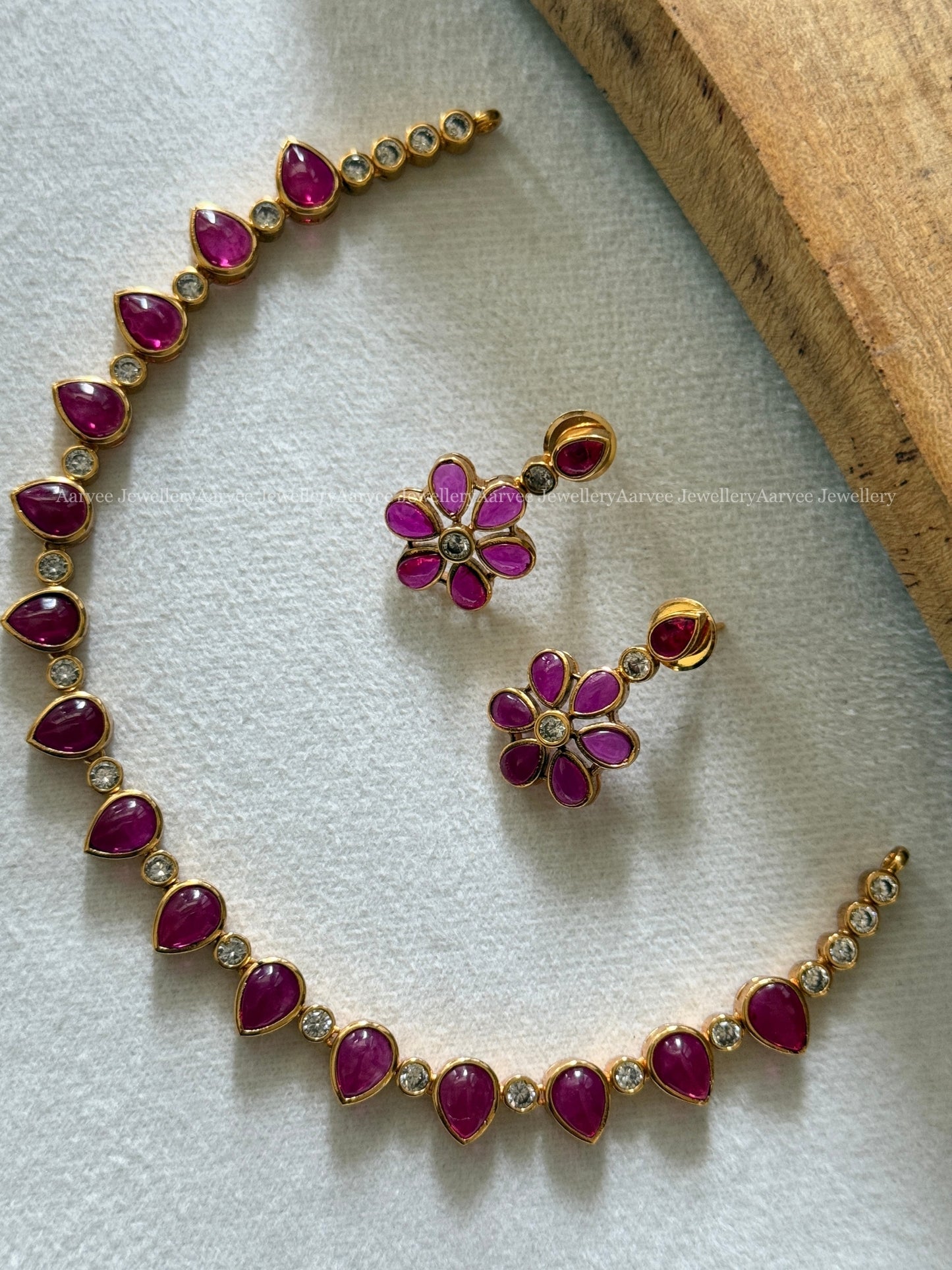 MINIMAL RUBY STONE FLORAL NECKLACE SET