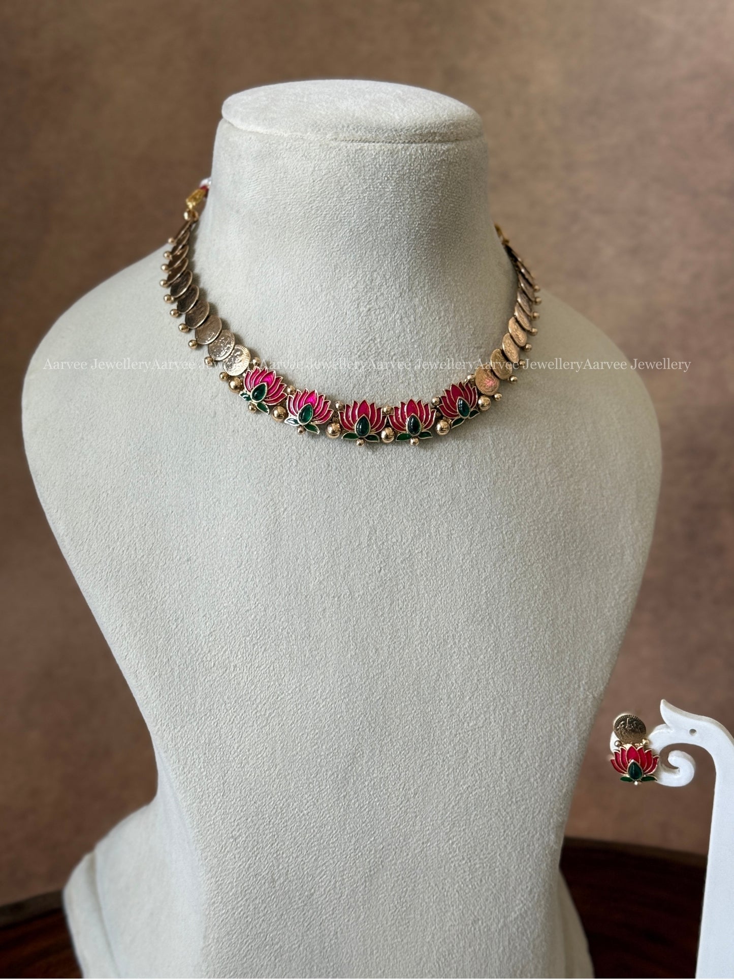 ELEGANT COIN & LOTUS MOTIF NECKLACE SET