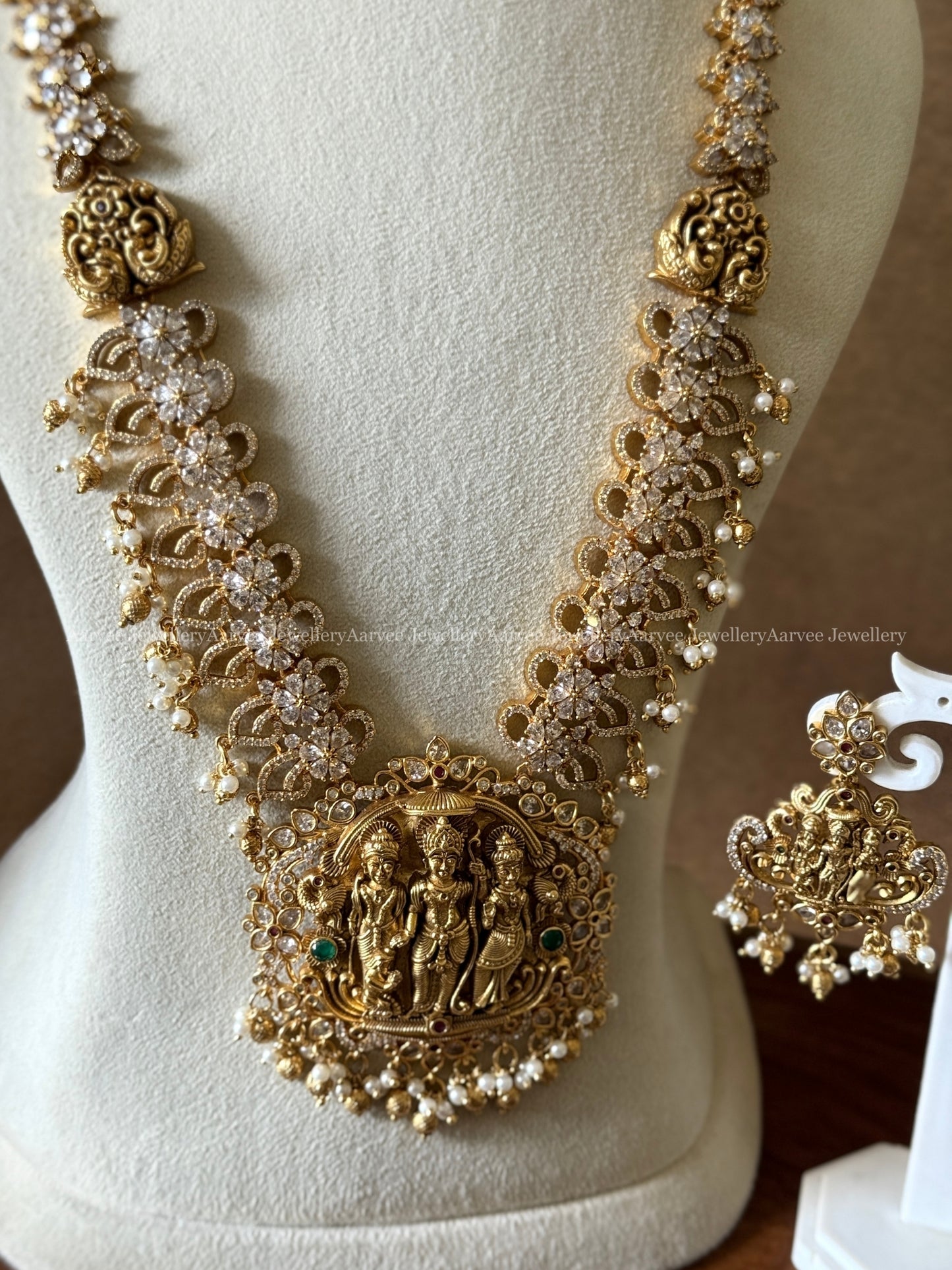 WHITE & GOLD TONE TEMPLE HARAM SET