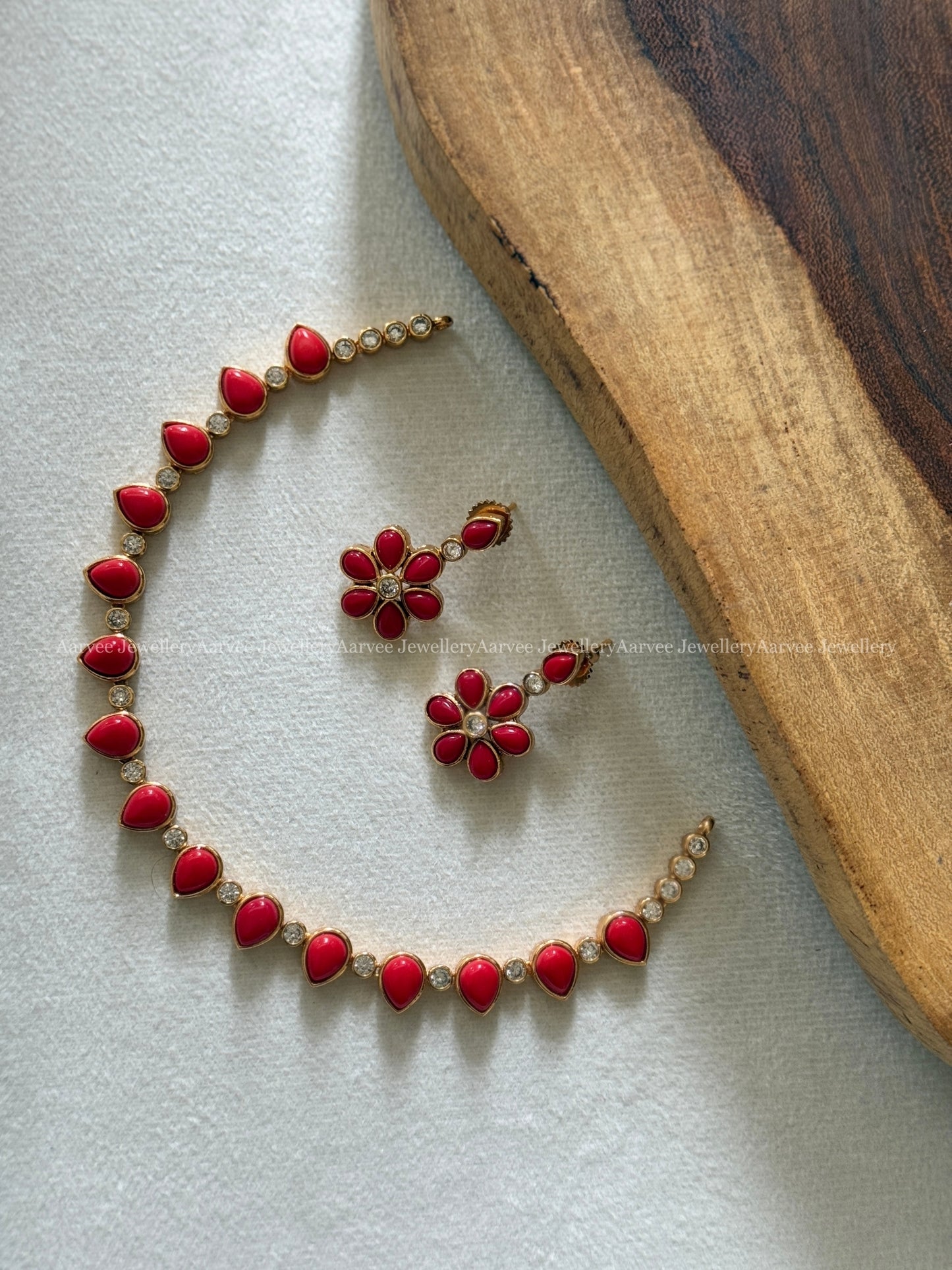 MINIMAL CORAL STONE FLORAL NECKLACE SET
