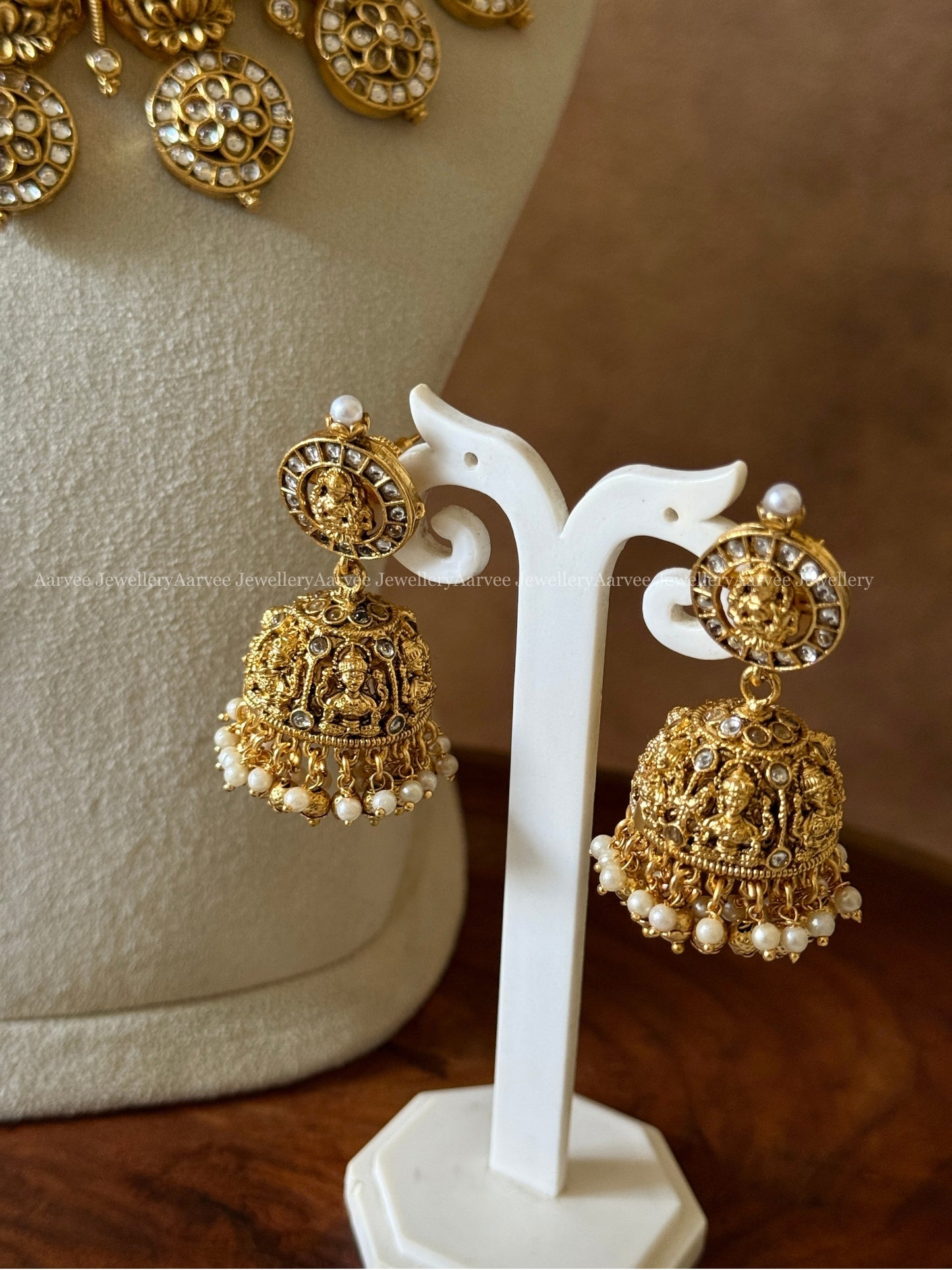 WHITE STONE BUTTA NECKLACE SET WITH LAKSHMI PENDANT