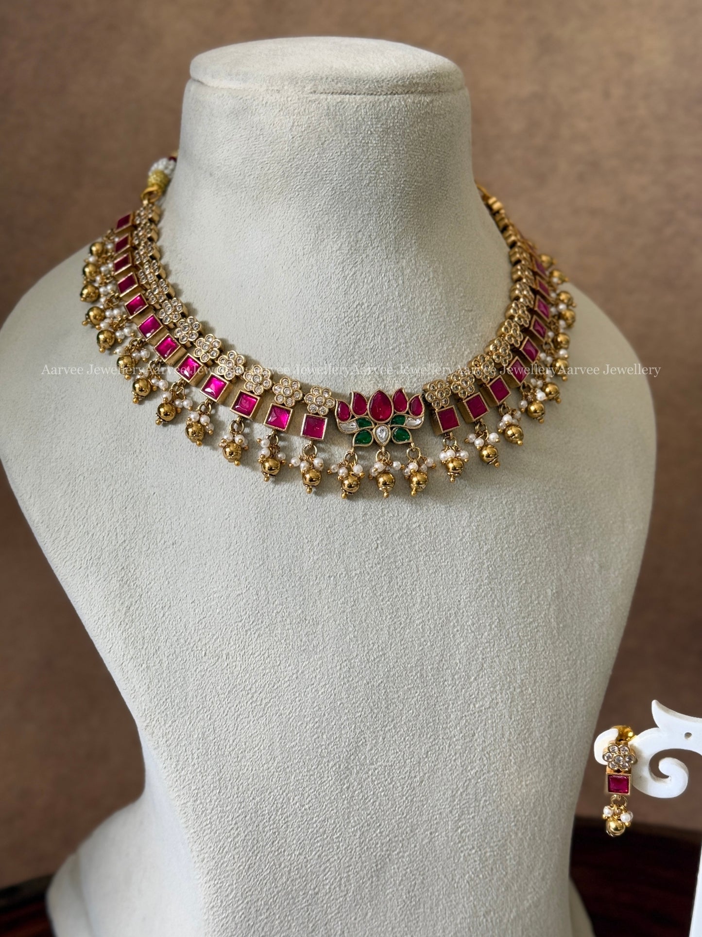 ELEGANT PINK STONE FLORAL NECKLACE SET WITH LOTUS PENDANT