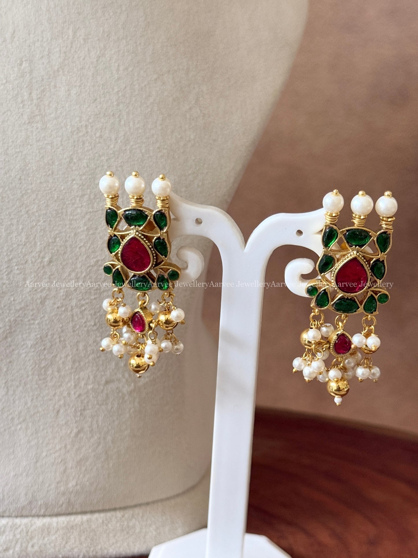 JADAU KUNDAN CHOKER SET WITH PINK & GREEN STONES WITH PEARL & GOLD BEADS