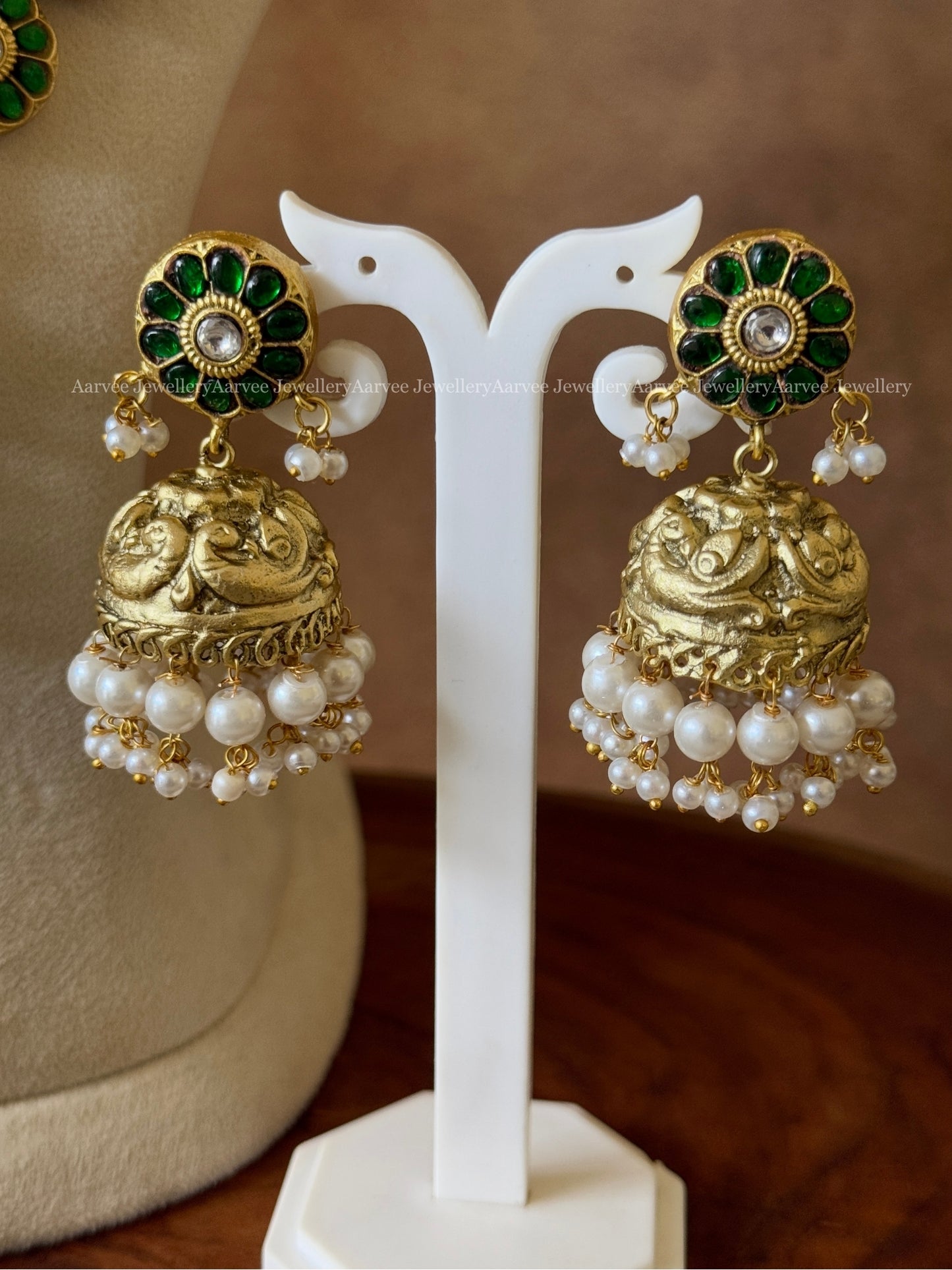 JADAU KUNDAN GREEN STONE BUTTA HARAM SET WITH LOTUS PENDANT AND PEARL BEADS