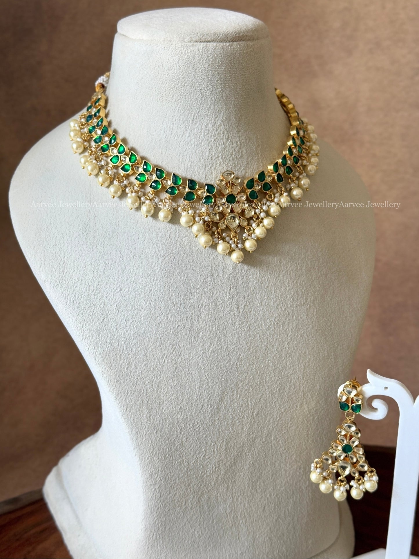 GREEN STONE TEAR DROP POLKI KUNDAN NECKLACE SET WITH PEARL BEADS