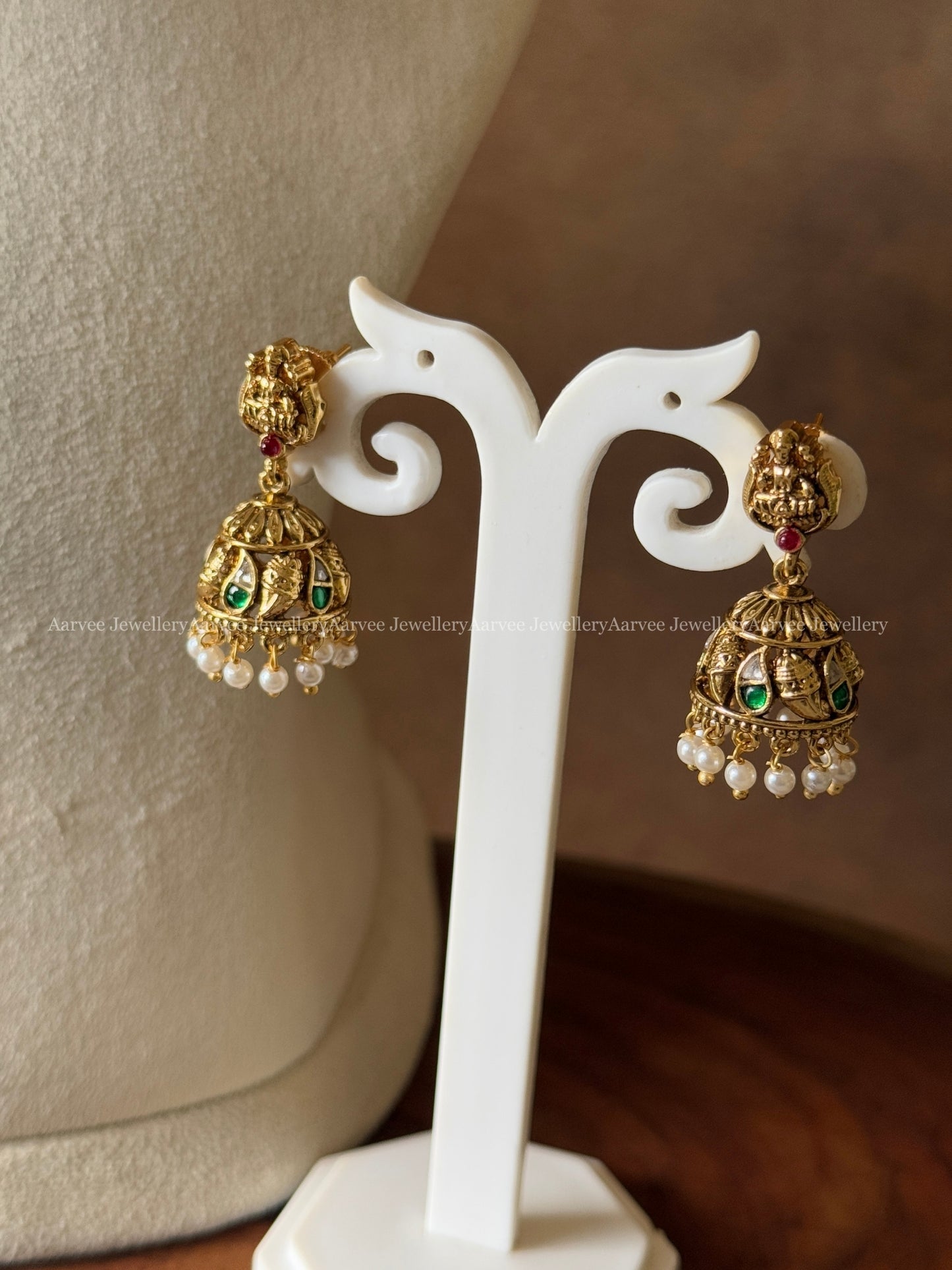 ANTIQUE GOLD TONE LAKSHMI AND MULTI COLOR KEMP STONES NECKLACE SET