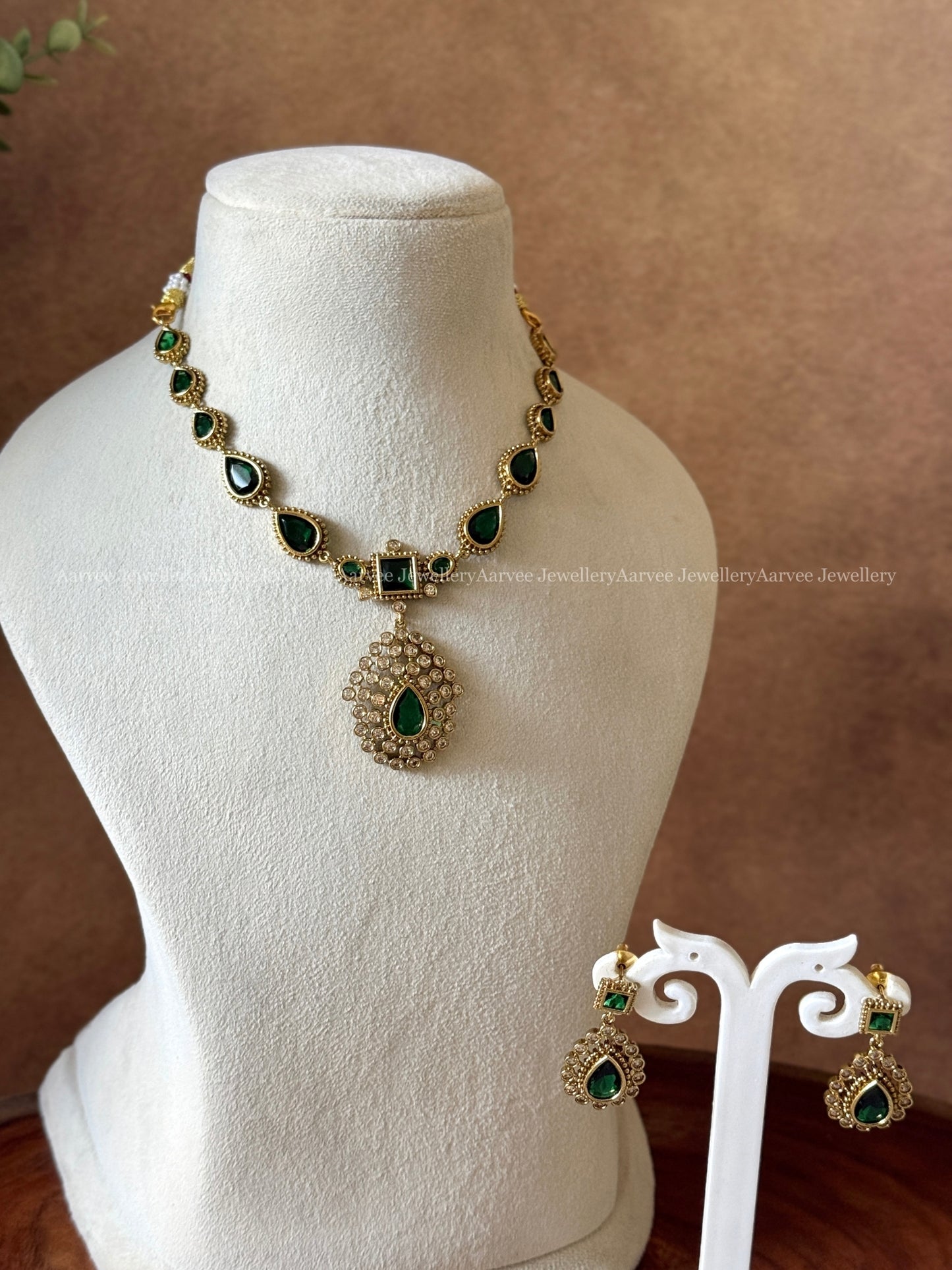 CZ GREEN STONE VICTORIAN TEAR DROP NECKLACE SET