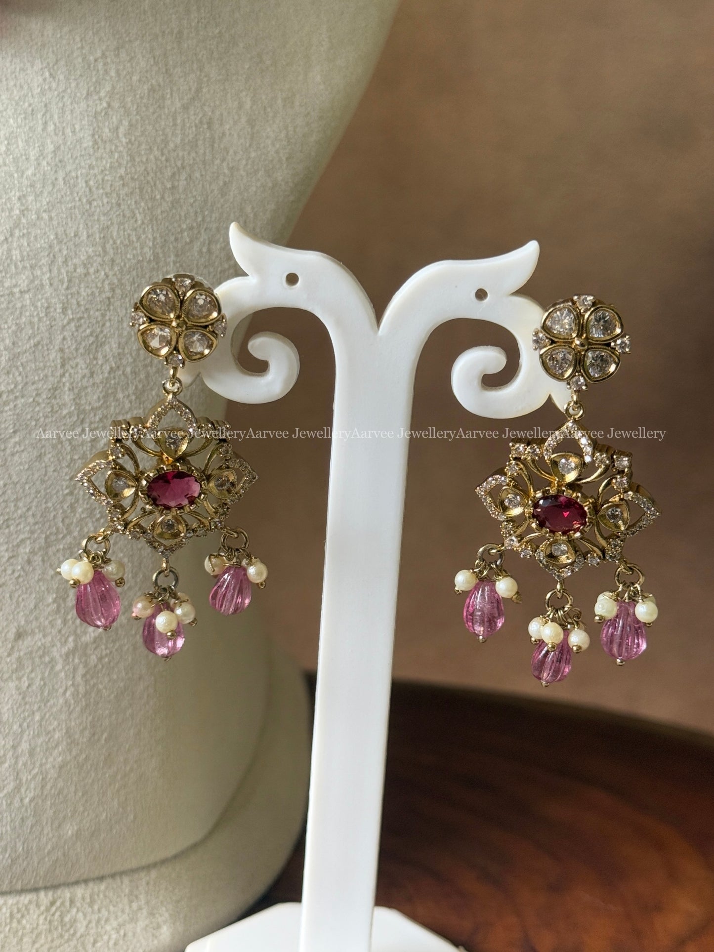 GOLD TONE KANTI NECKLACE SET WITH PINK STONE VICTORIAN PENDANT AND PASTEL PINK BEADS