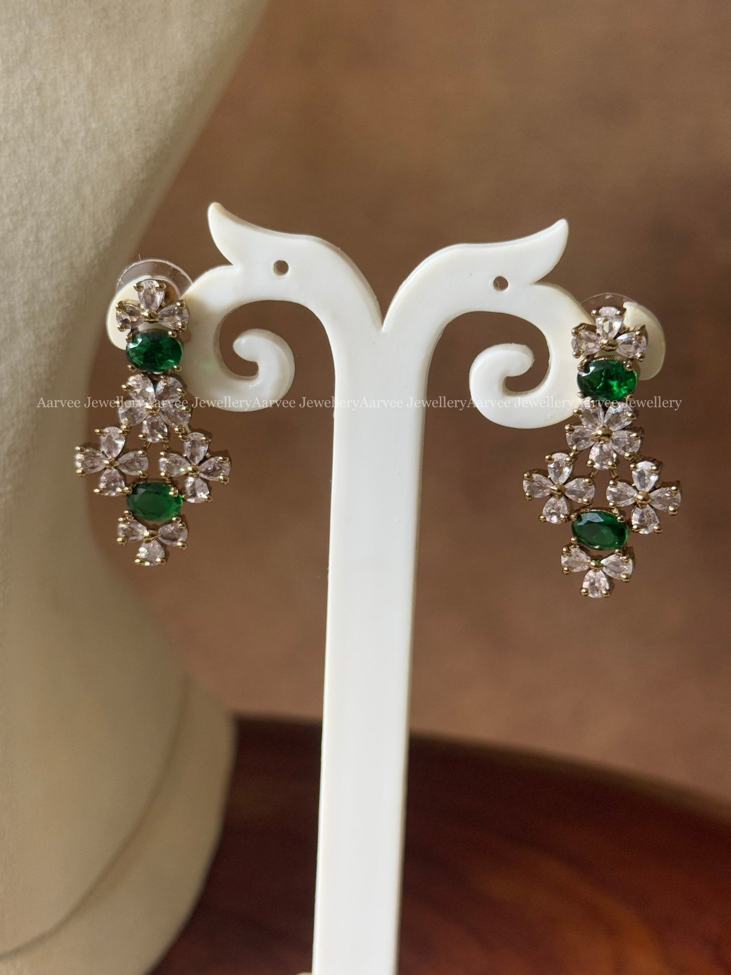 GREEN & WHITE STONES VICTORIAN NECKLACE SET