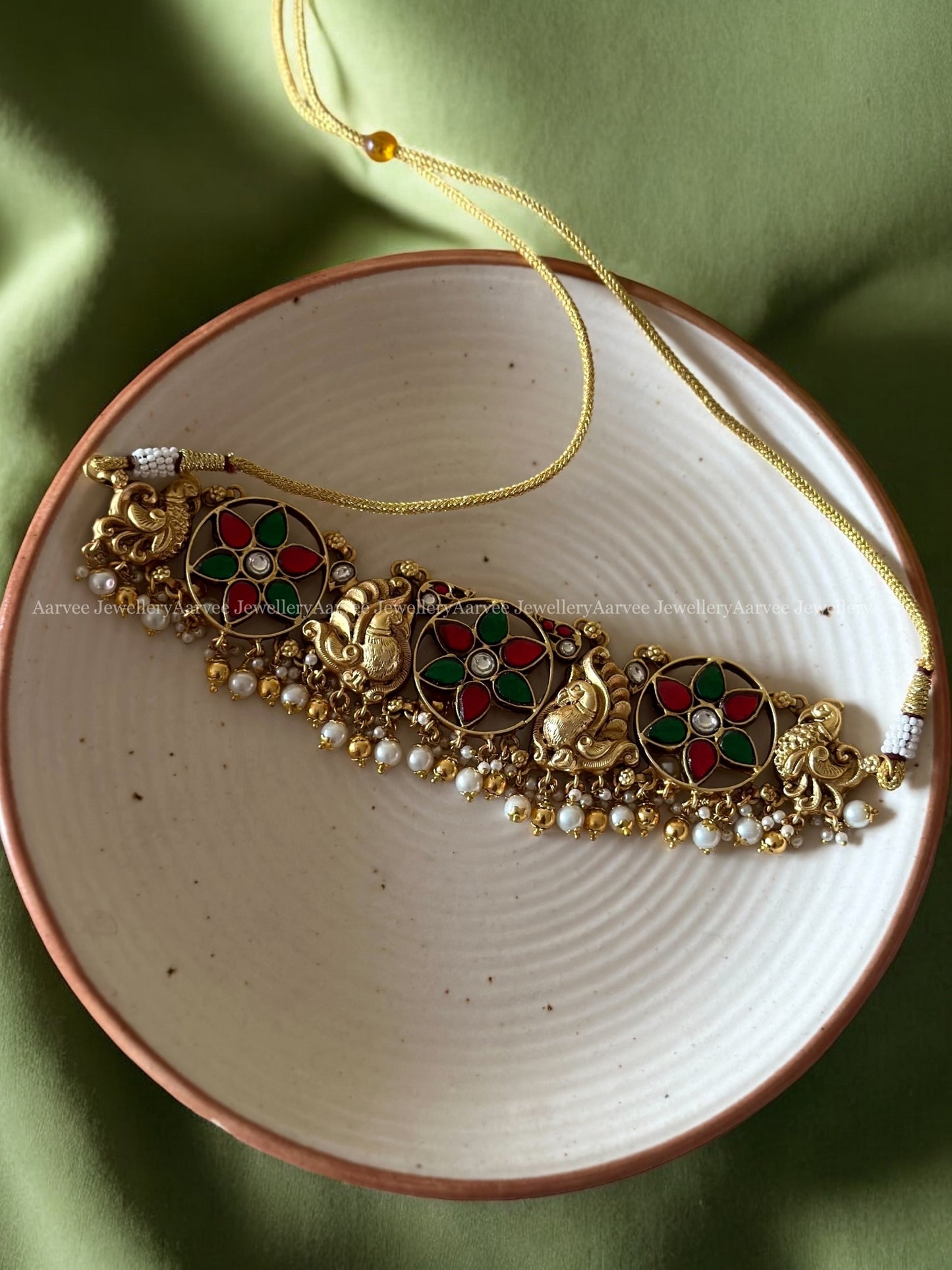 JADAU KUNDAN STAR & ANNAM CHOKER WITH GOLD & PEARL BEADS