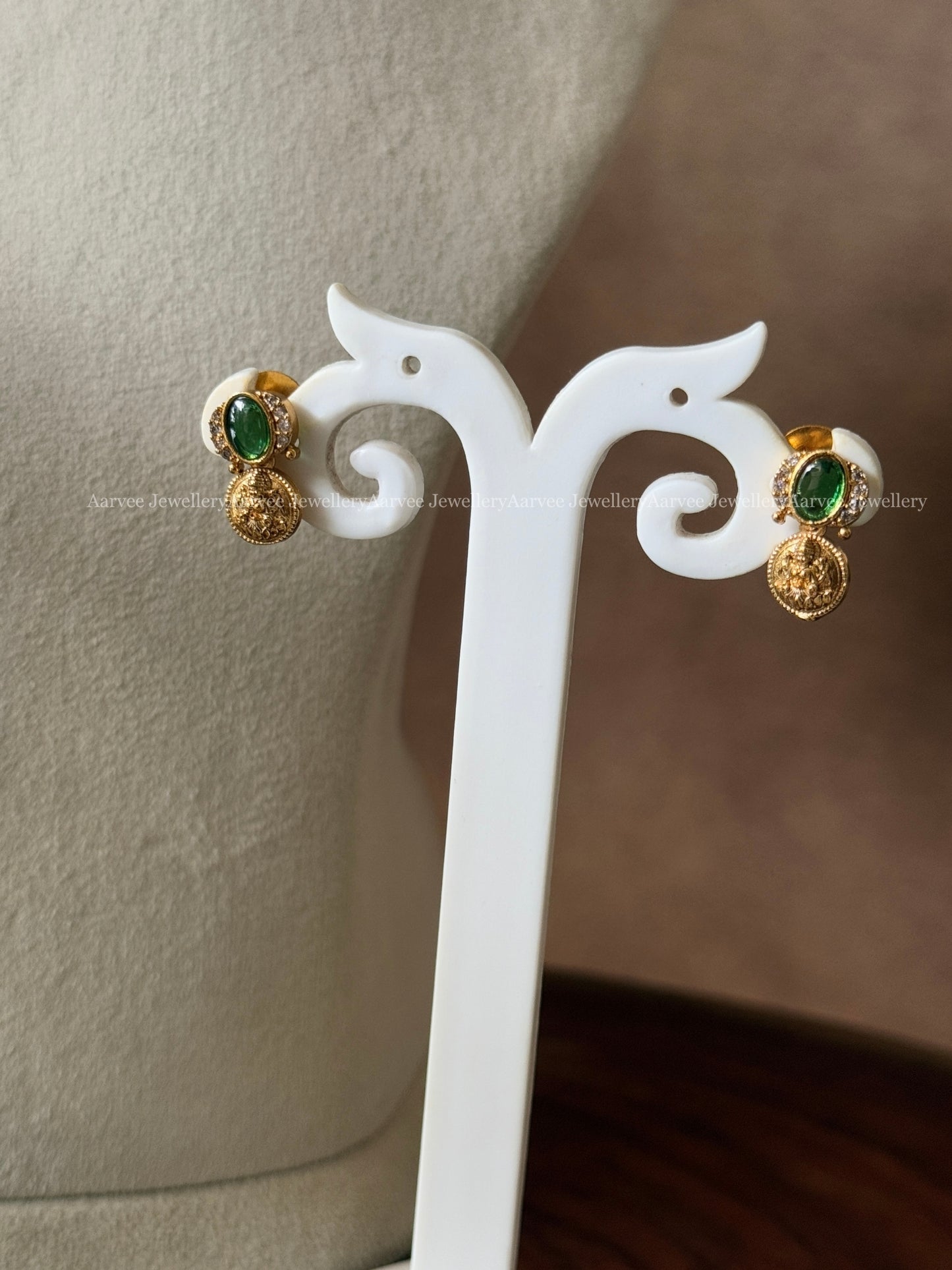 GOLD FINISH GREEN STONES MINIMAL COIN NECKLACE SET