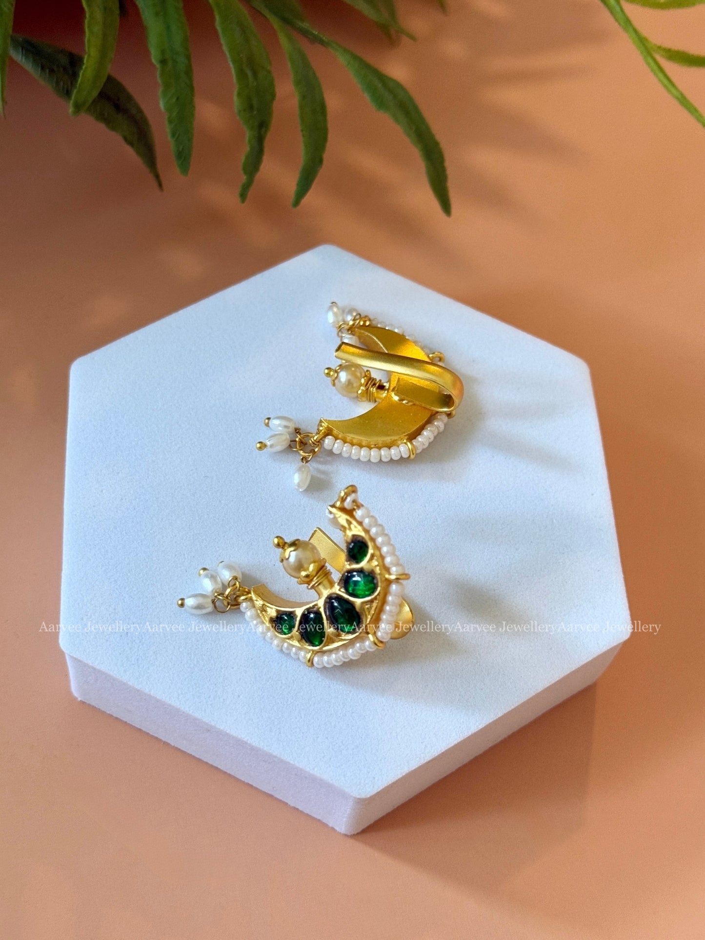 JADAU KUNDAN EAR CUFF CHAND DESIGN - 1 PAIR