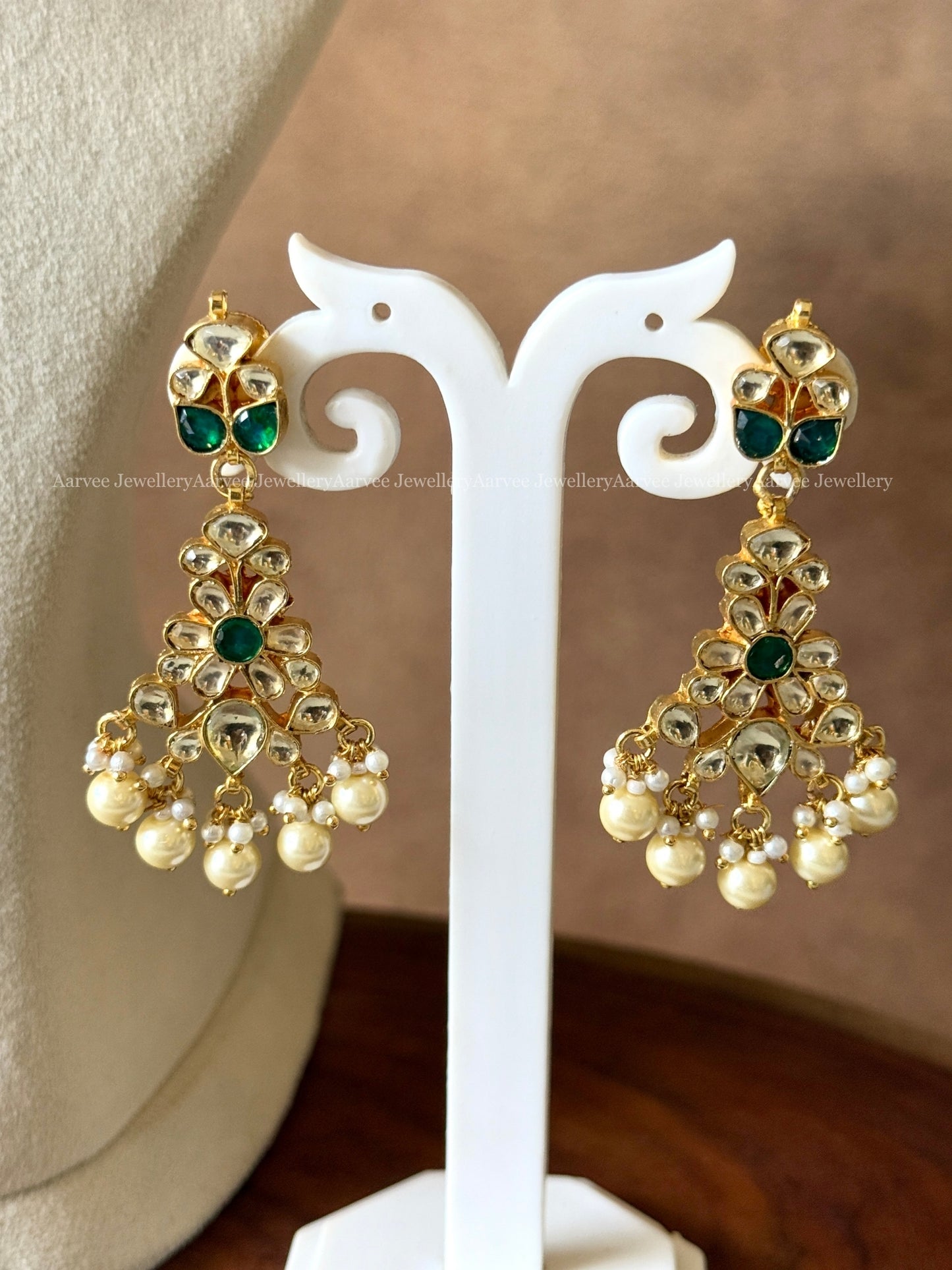 GREEN STONE TEAR DROP POLKI KUNDAN NECKLACE SET WITH PEARL BEADS