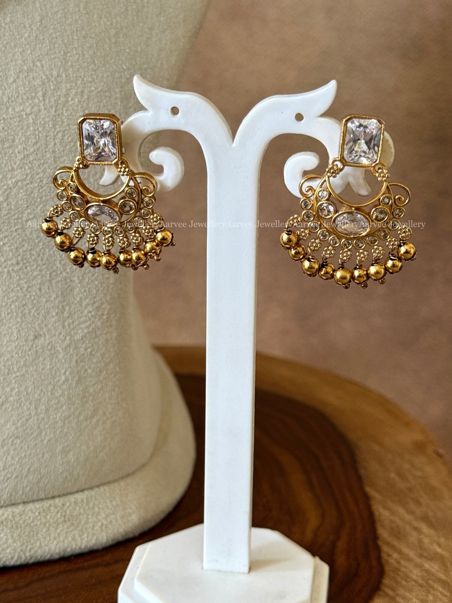CZ WHITE STONE NECKLACE SET WITH GOLD BEADS