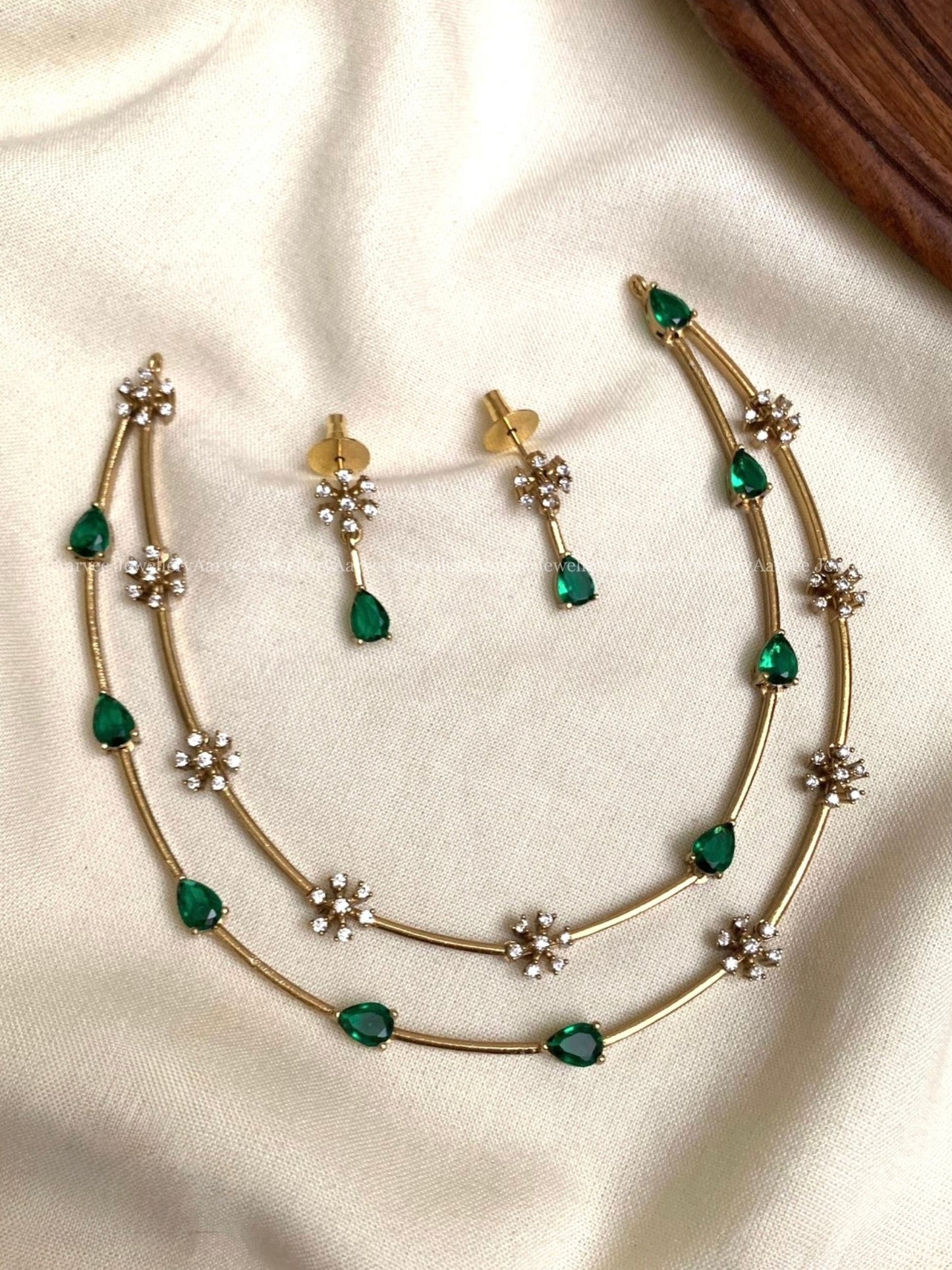 TWO LAYERED HASLI NECKLACE SET WITH GREEN STONE