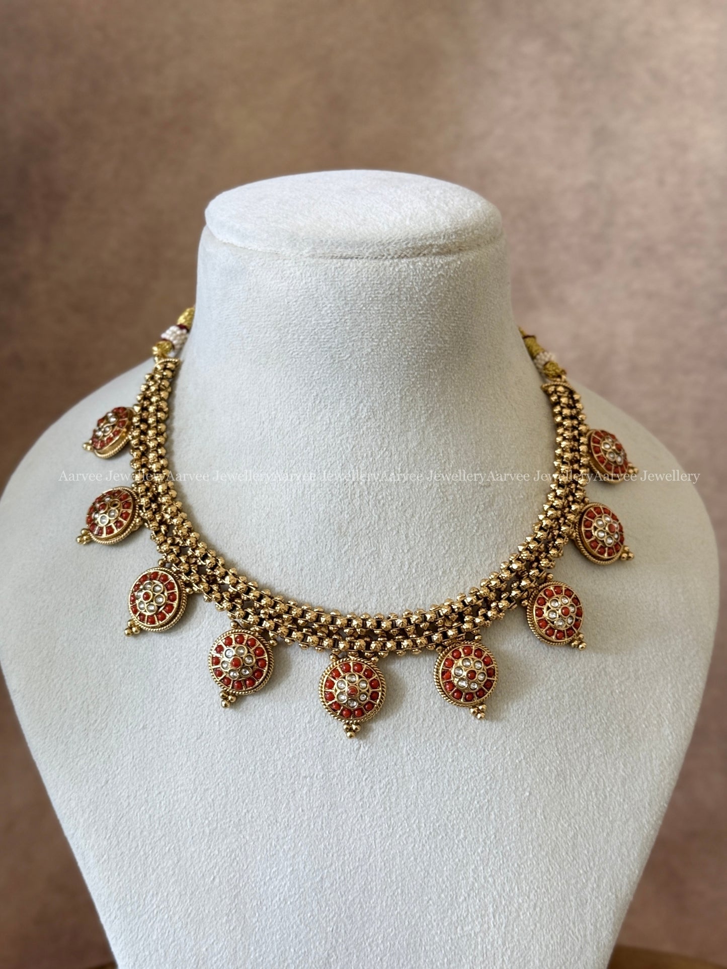 ANTIQUE GOLD NECKLACE SET WITH CORAL STONE BUTTA