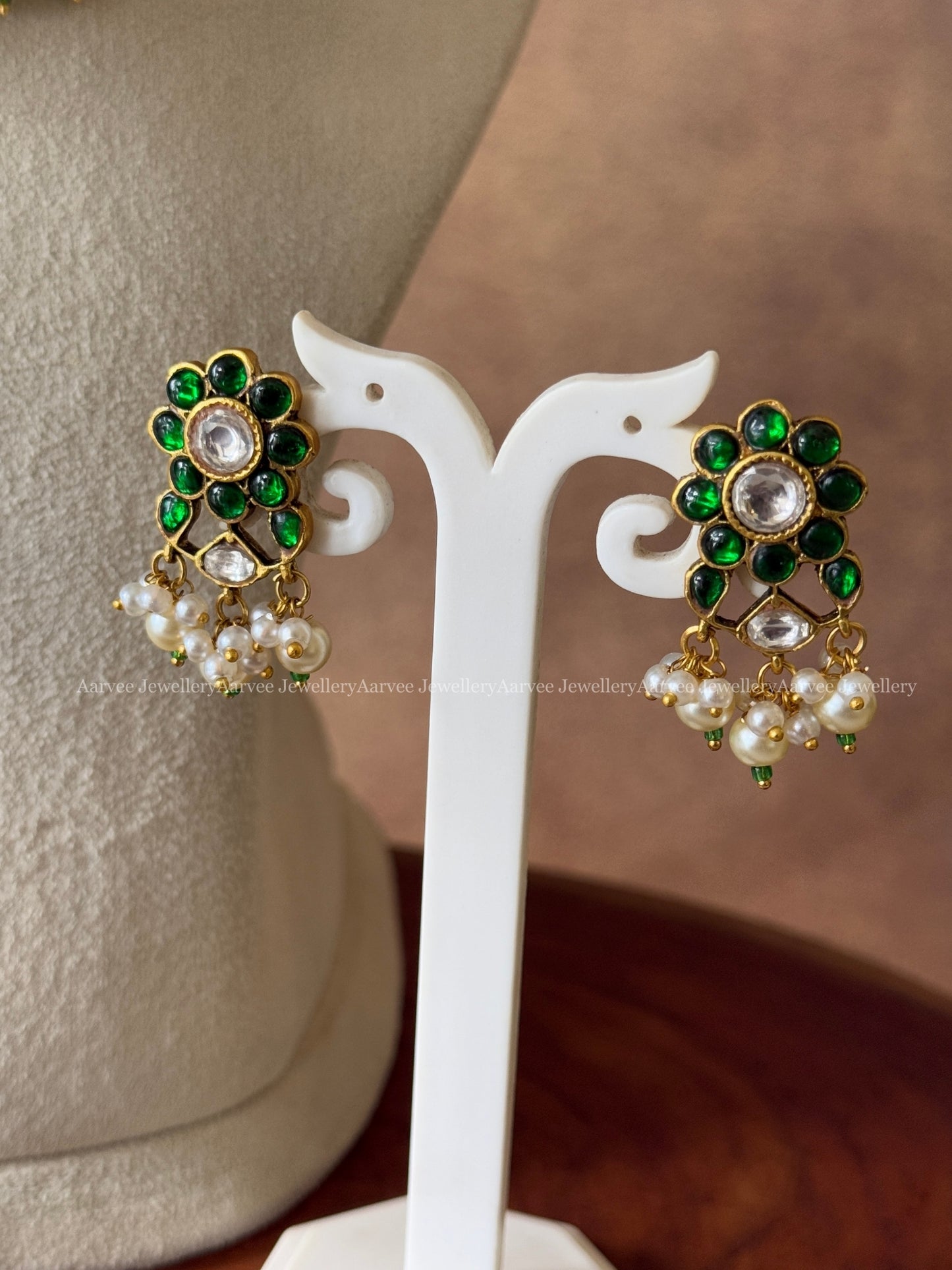 JADAU KUNDAN GREEN STONE NECKLACE SET WITH PEACOCK PENDANT IN PEARLS