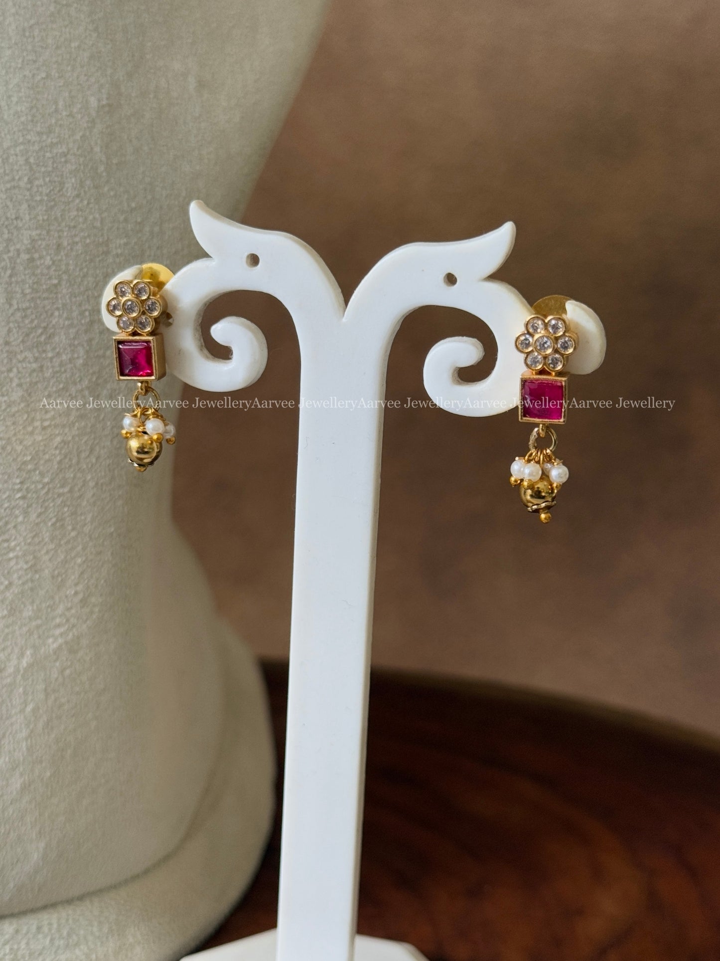 ELEGANT PINK STONE FLORAL NECKLACE SET WITH LOTUS PENDANT