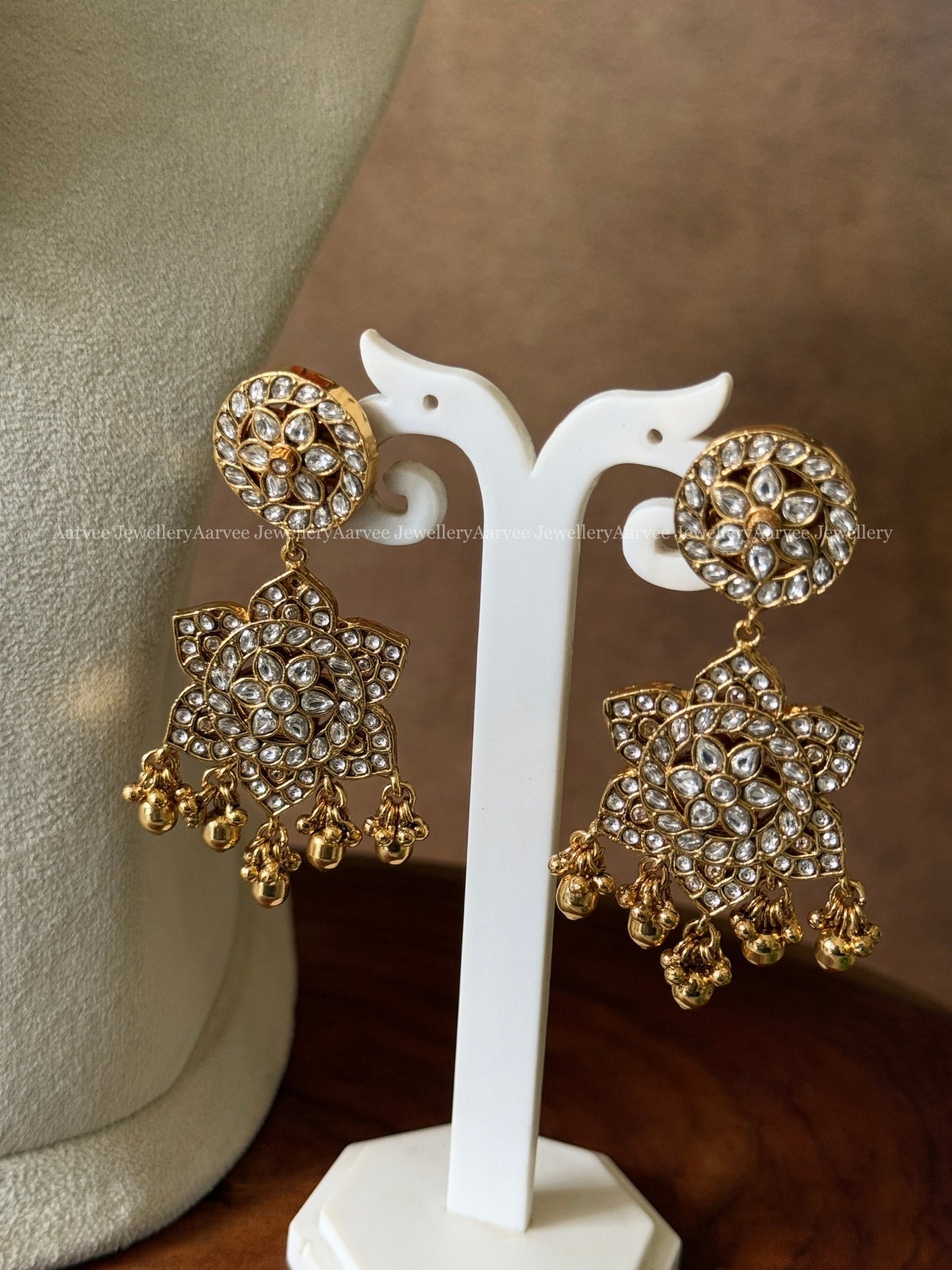 KUNDAN 2 IN 1 REVERSIBLE KANTI NECKLACE SET WITH PINK / WHITE FLORAL PENDANT