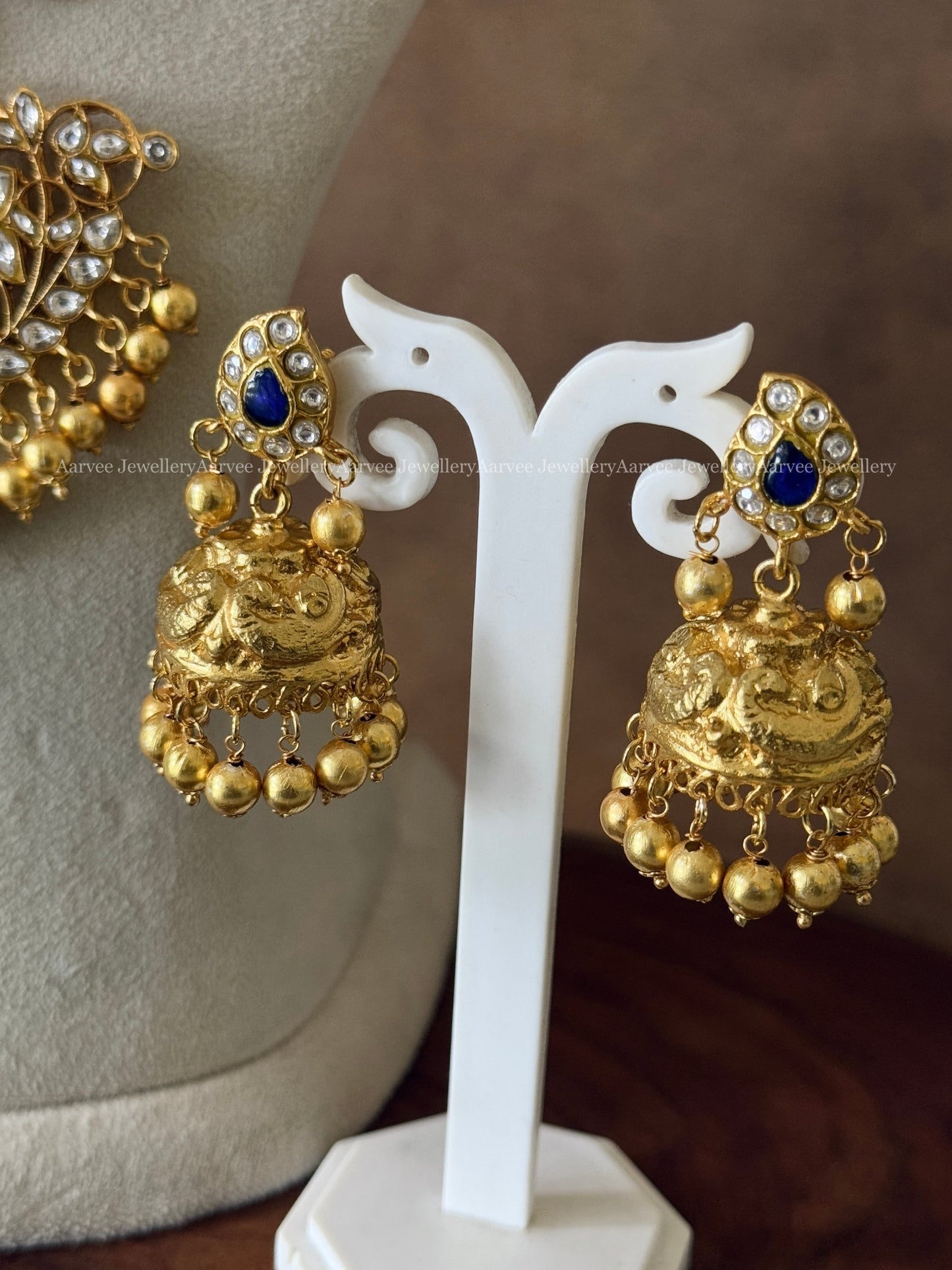 JADAU KUNDAN BLUE & WHITE STONE MANGO MOTIF NECKLACE SET WITH GOLD BEADS