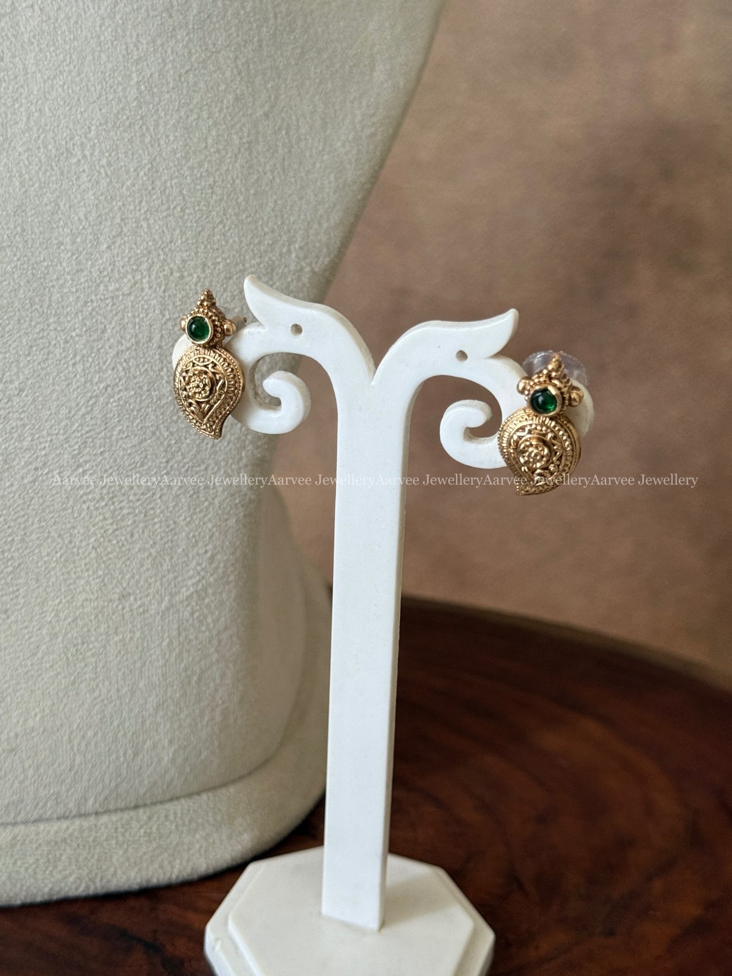 DELICATE GOLD CHAIN NECKLACE SET WITH GOLDEN MANGO MOTIF DESIGN - GREEN