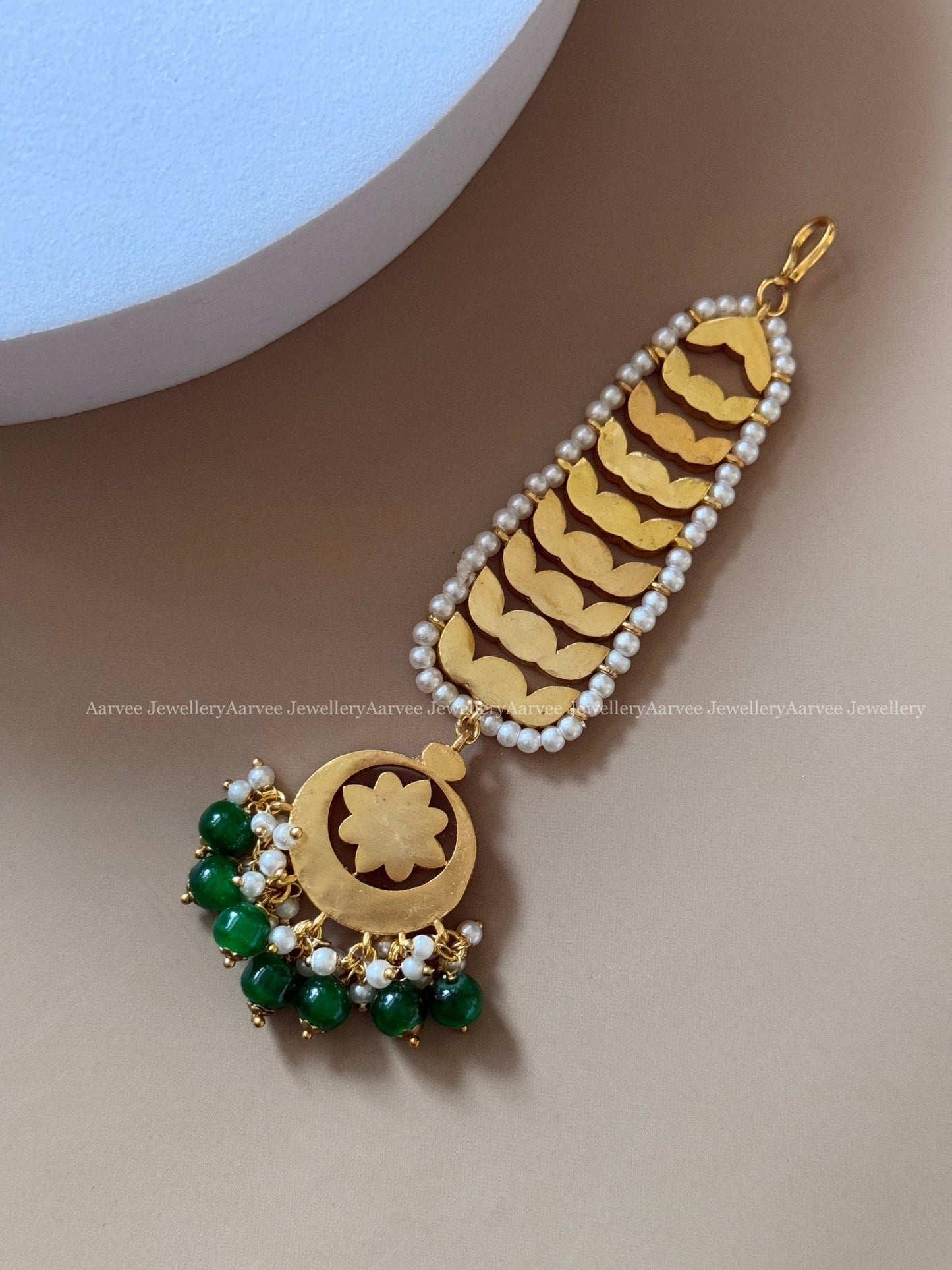 JADAU KUNDAN MANGTIKKA WITH PINK STONES & GREEN BEADS