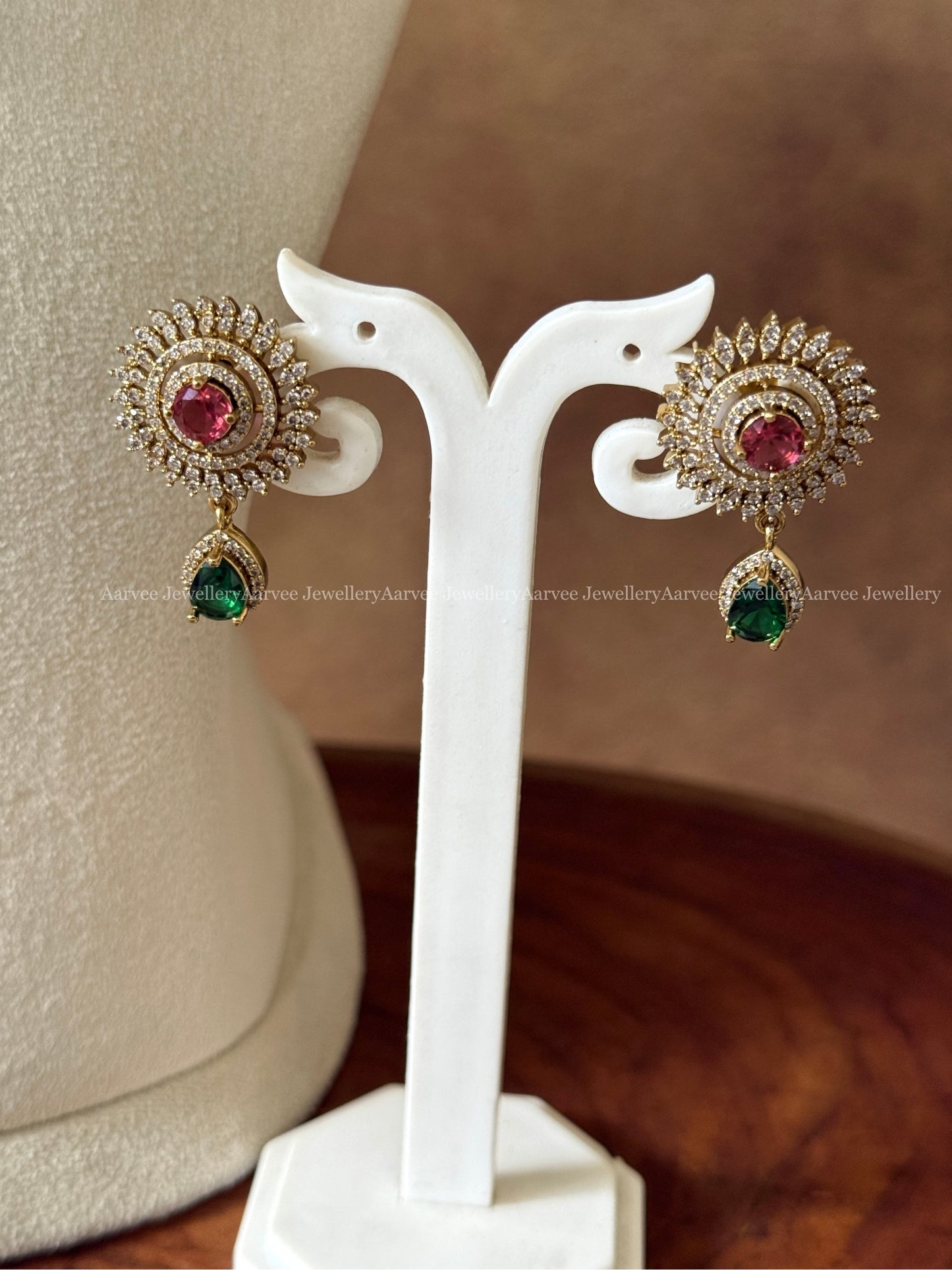 HASLI NECKLACE WITH CZ STONES / RED