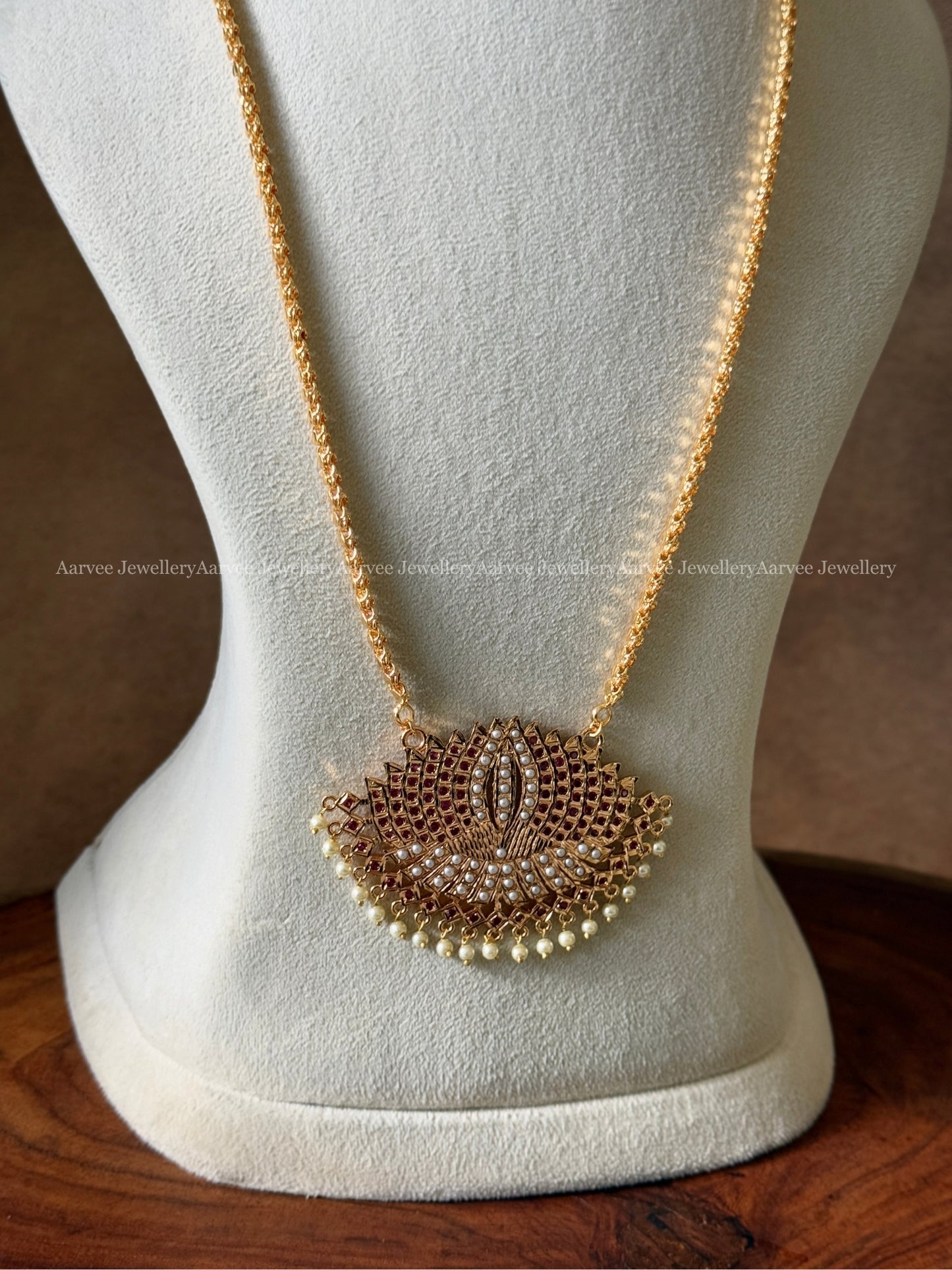 ANTIQUE GOLD CHAIN WITH LOTUS PENDANT IN PEARL BEADS