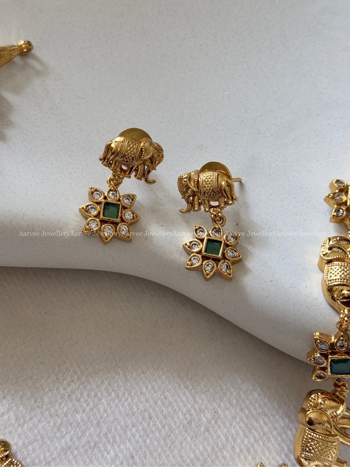 MINIMAL ELEPHANT & FLORAL NECKLACE SET IN CZ GREEN STONE
