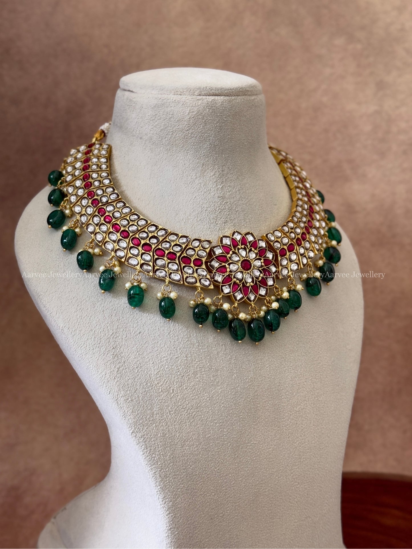 JADAU KUNDAN WHITE / PINK STONE FLORAL NECKLACE WITH GREEN BEADS
