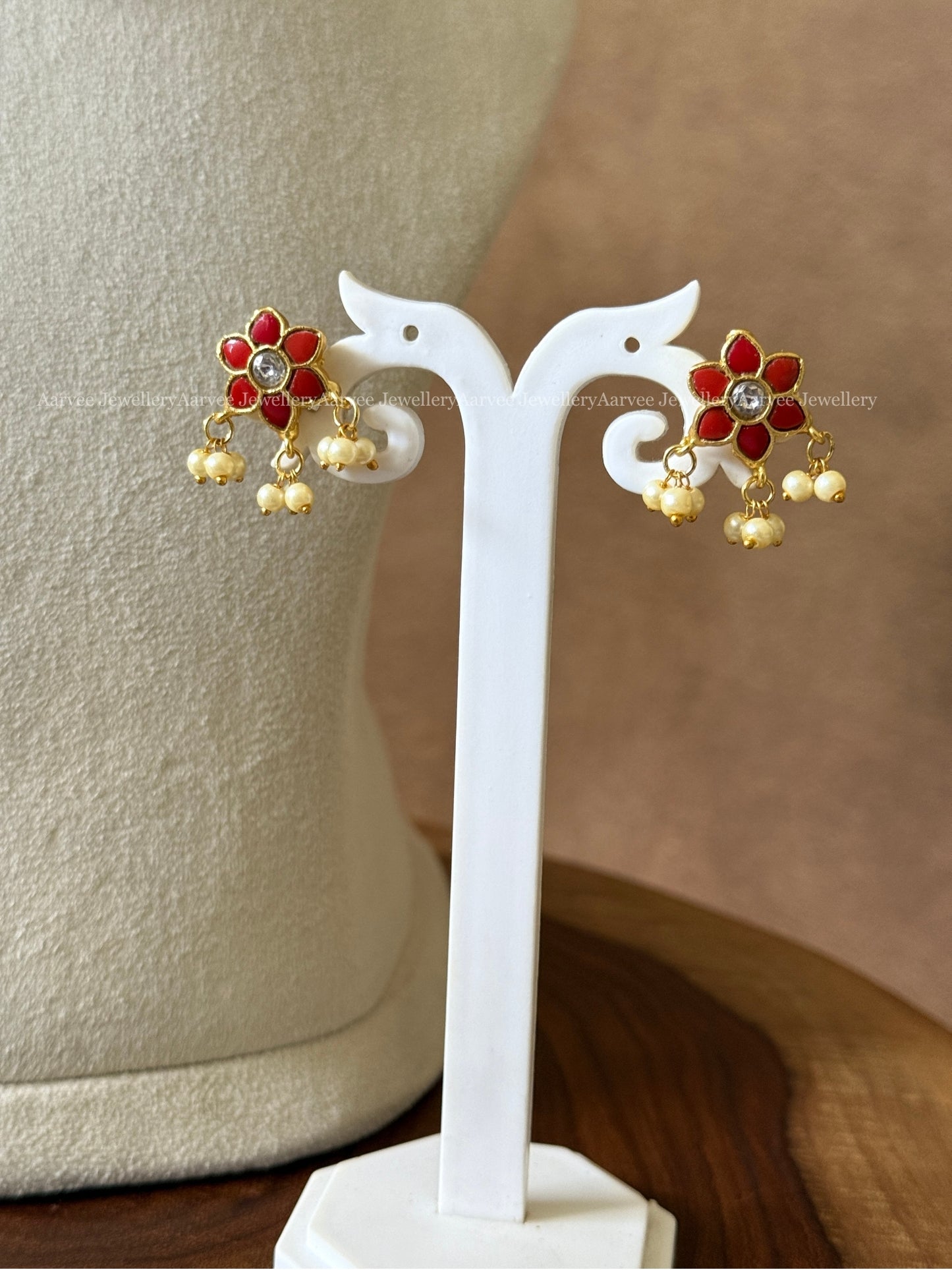 JADAU KUNDAN PEARL LINE NECKLACE SET WITH CORAL STONES ROUND PENDANT