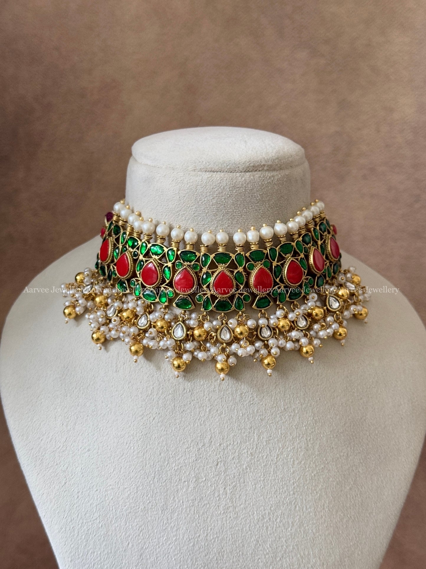 JADAU KUNDAN CHOKER SET WITH CORAL & GREEN STONES WITH PEARL & GOLD BEADS