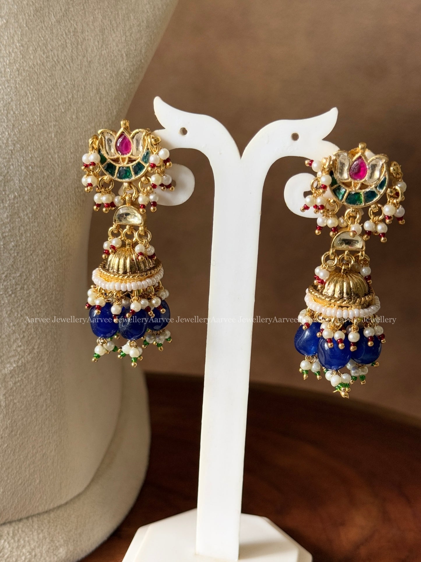 AN EXQUISITE POLKI KUNDAN GREEN & WHITE STONES BRIDAL CHOKER SET WITH BLUE BEADS