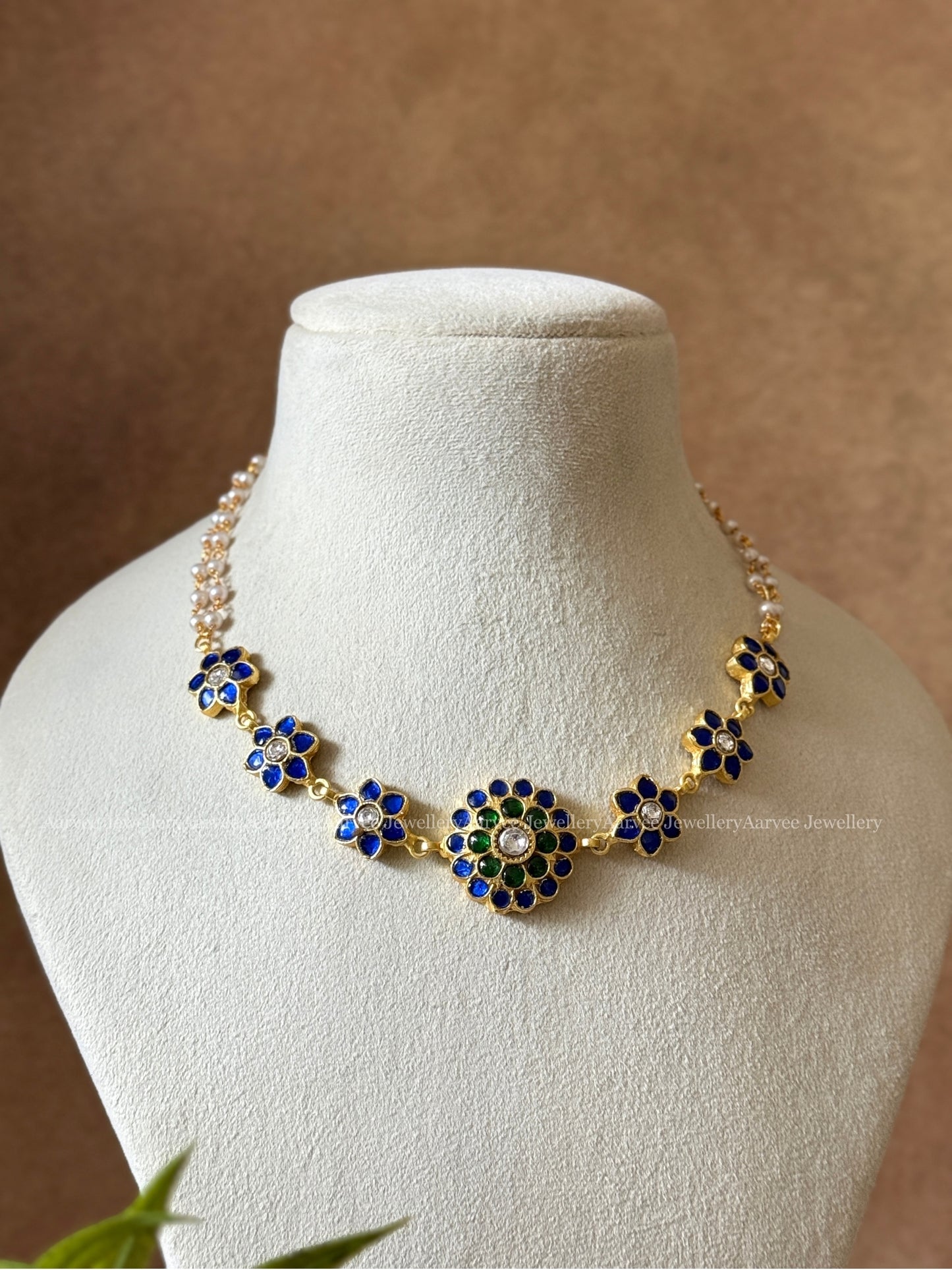 JADAU KUNDAN PEARL LINE NECKLACE SET WITH BLUE & GREEN STONES ROUND PENDANT