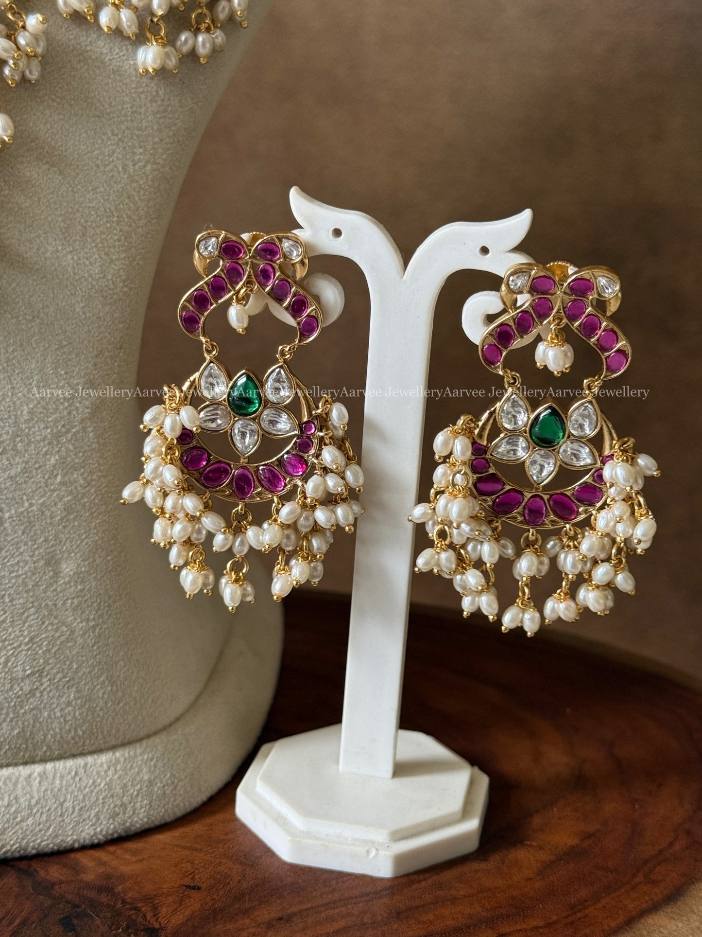 PREMIUM ANTIQUE GOLD FINISH FLORAL GUTTA PUSALU NECKLACE SET WITH RUBY / GREEN KUNDAN STONE & PEARLS