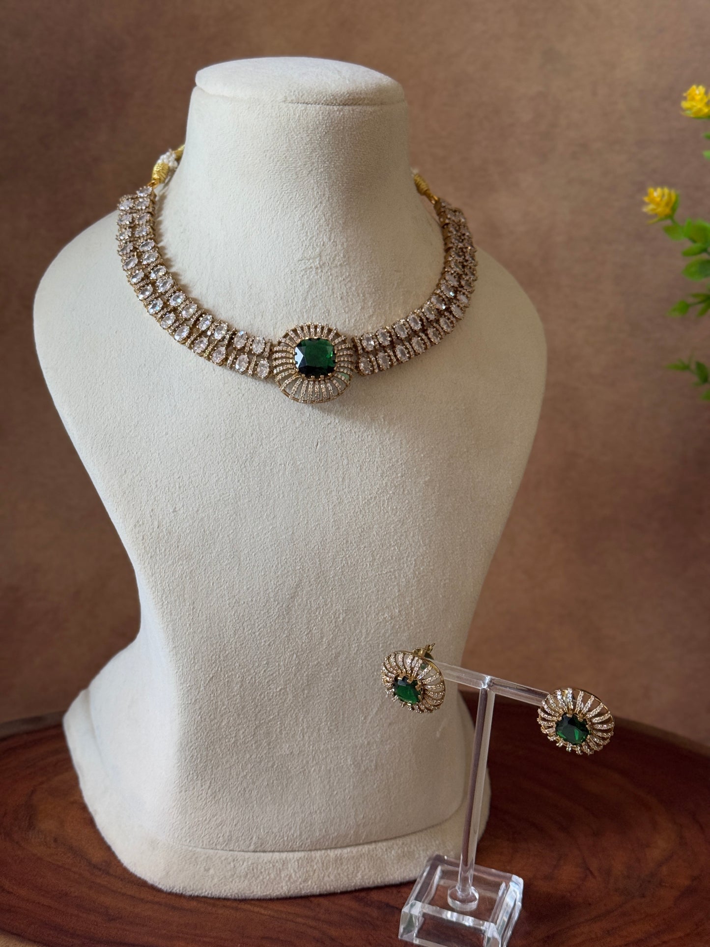 VICTORIAN NECKLACE SET