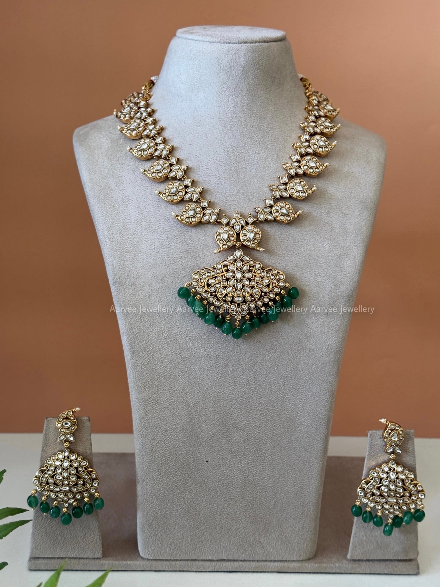 REVERSIBLE KEMP STONES NECKLACE SET WITH PASTEL BEADS