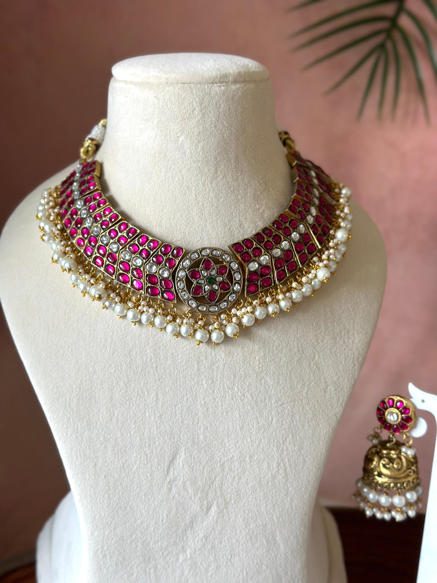 JADAU KUNDAN PINK STONE BUTTA CHOKER WITH JHUMKI